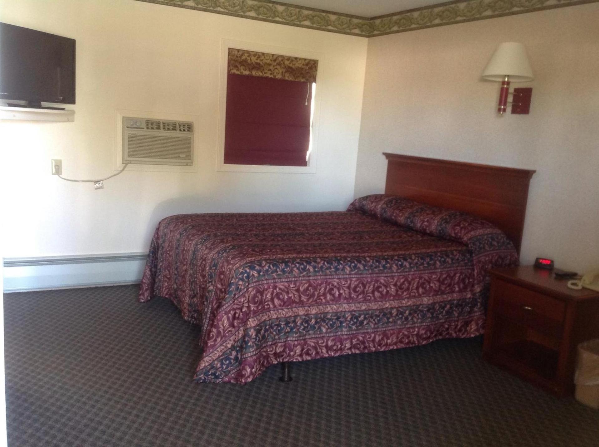 Potsdam Inn photo 8