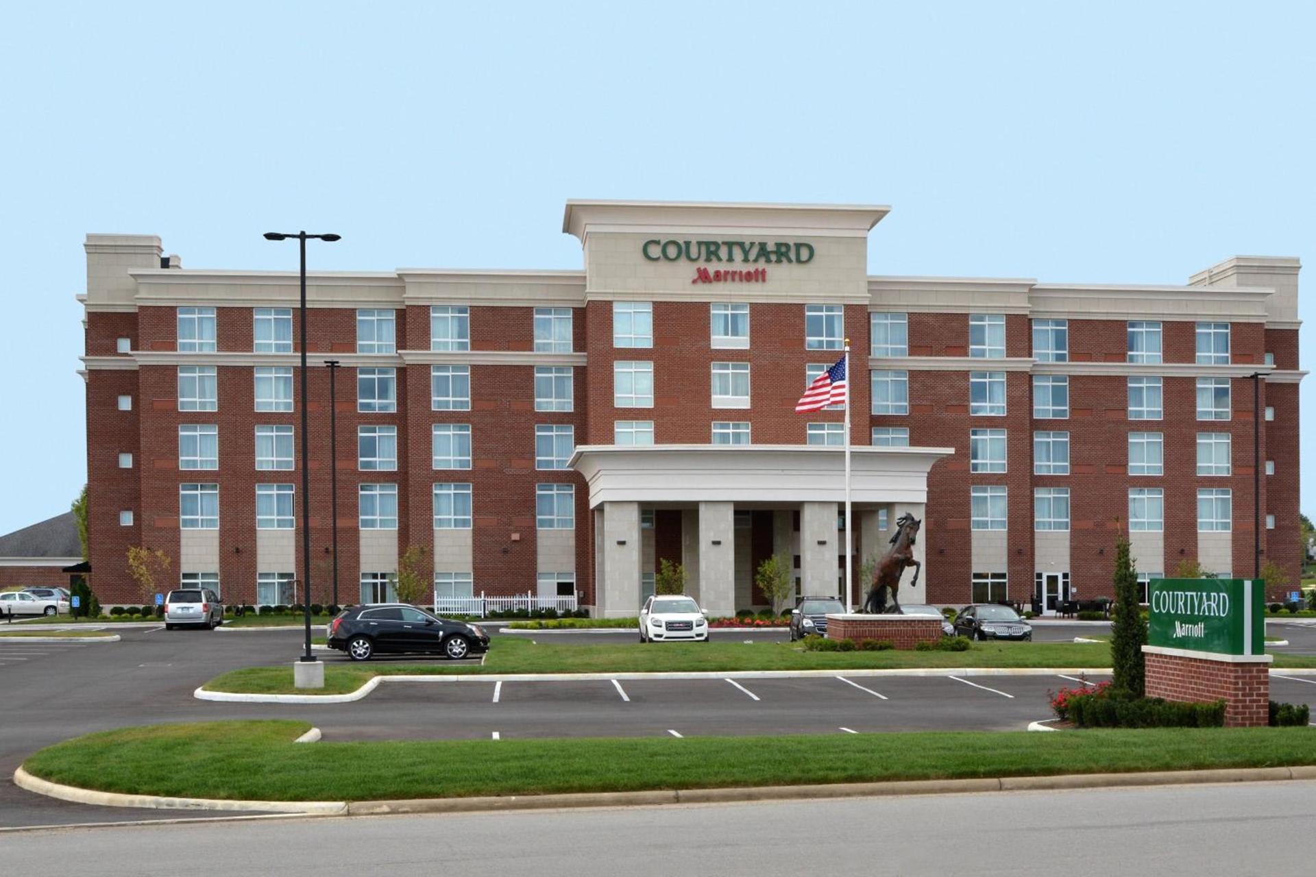 Courtyard by Marriott Youngstown Canfield — hotel in Canfield