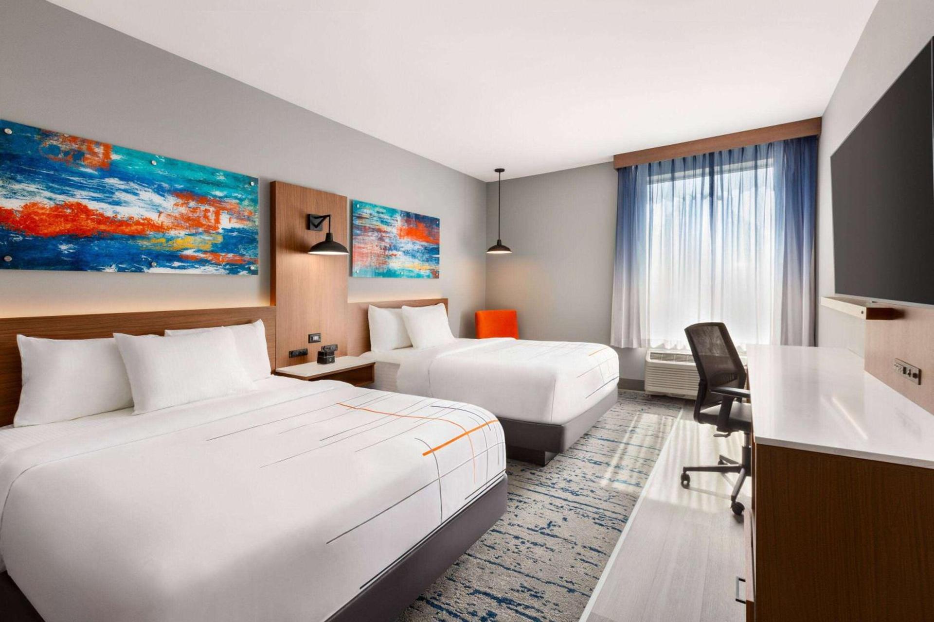 La Quinta Inn & Suites by Wyndham Mount Laurel Moorestown photo 19