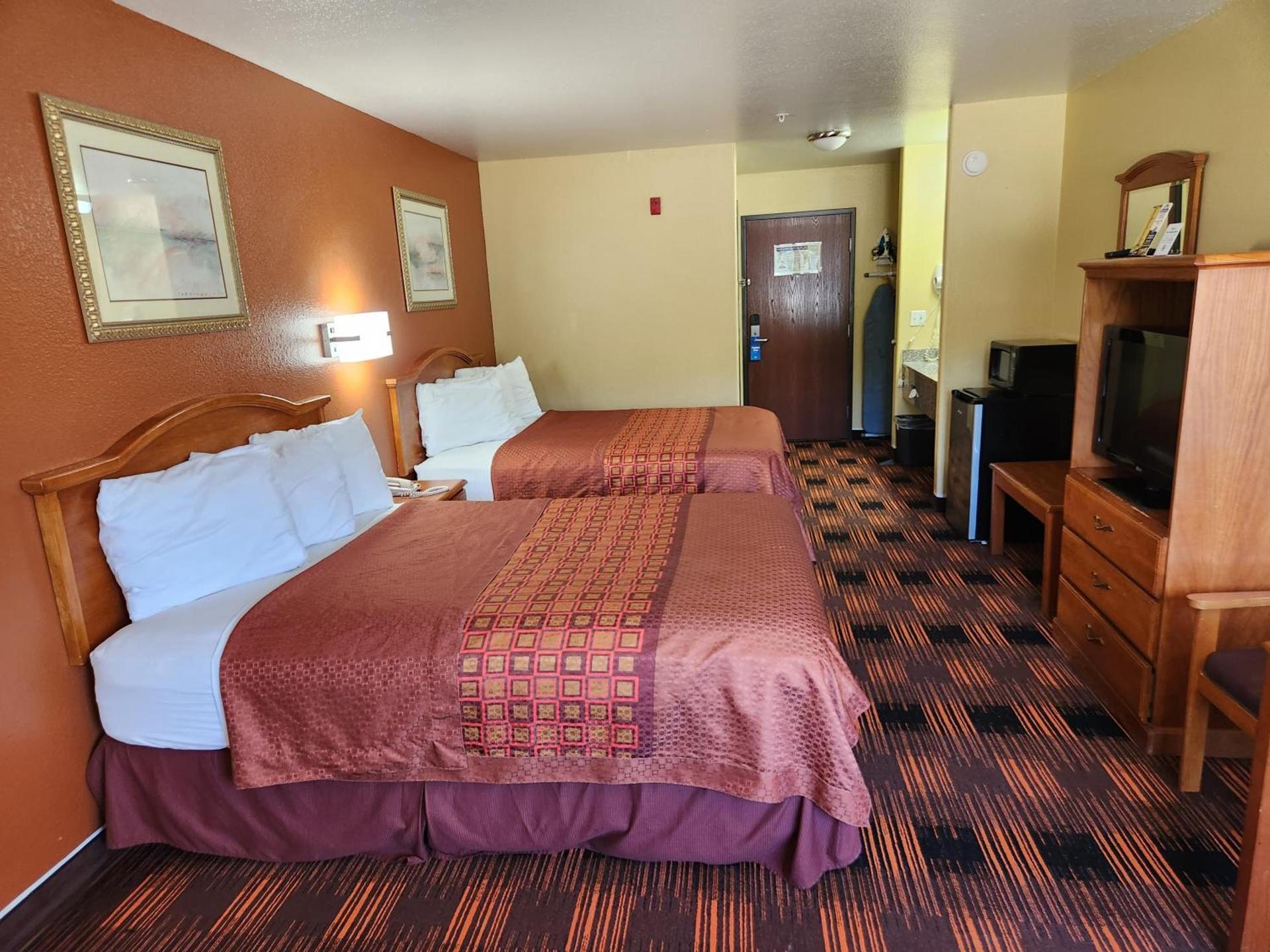 Days Inn by Wyndham Lumberton photo 20