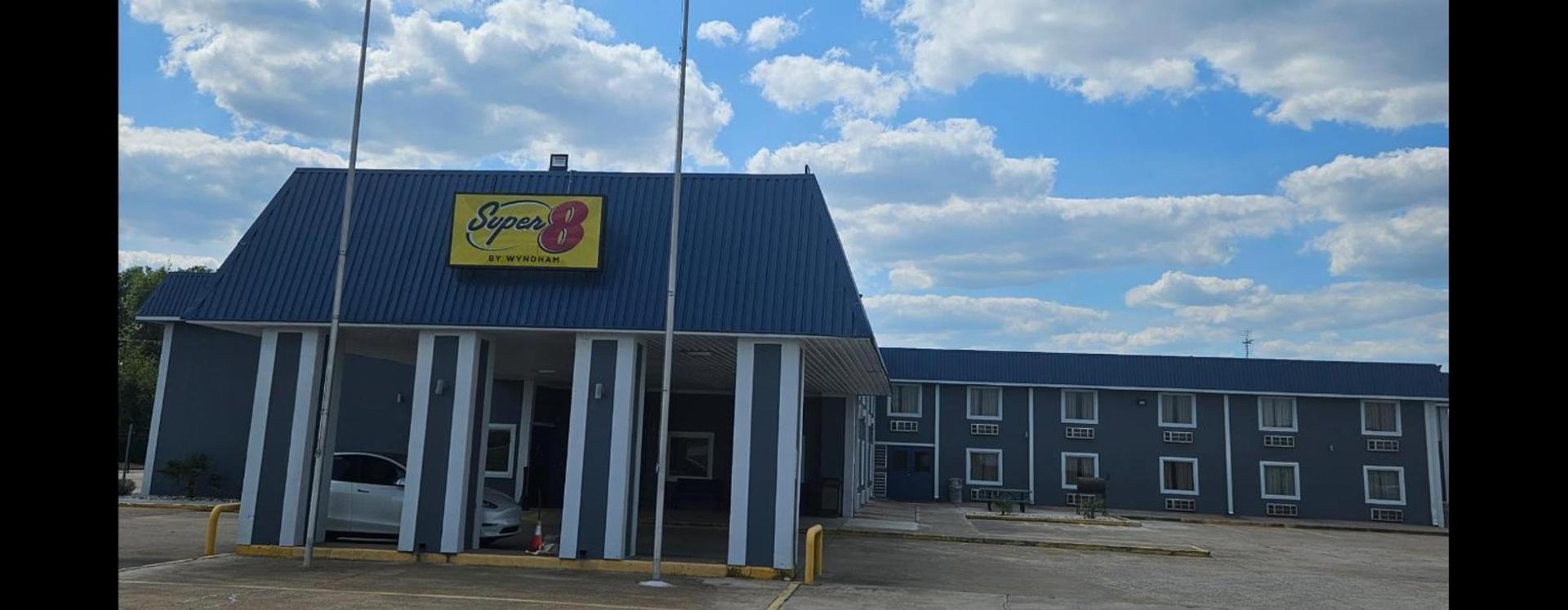 Super 8 by Wyndham Buffalo photo 33