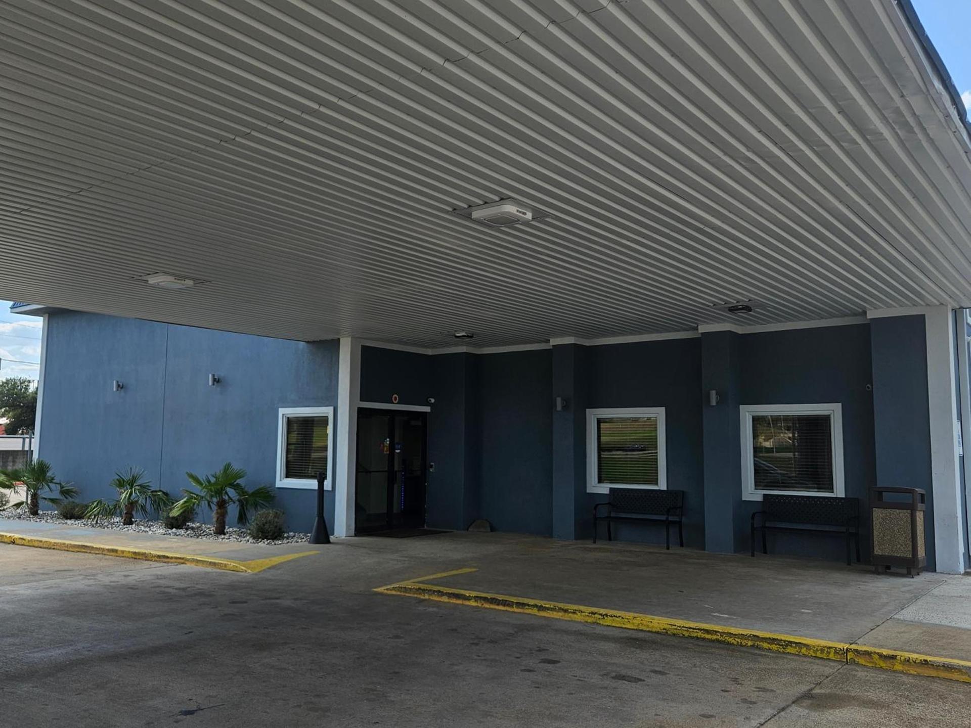 Super 8 by Wyndham Buffalo photo 49
