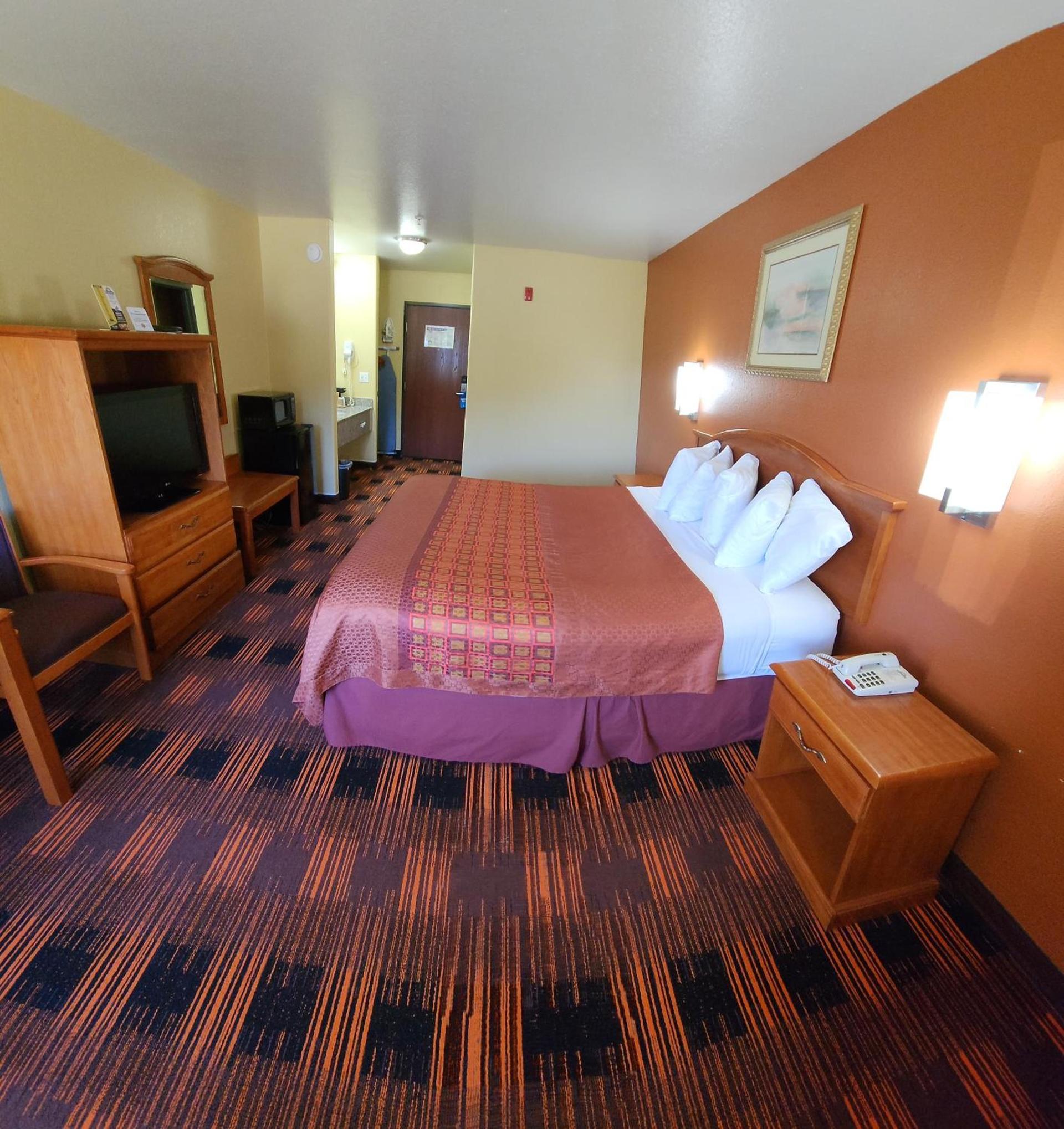 Days Inn by Wyndham Lumberton photo 23