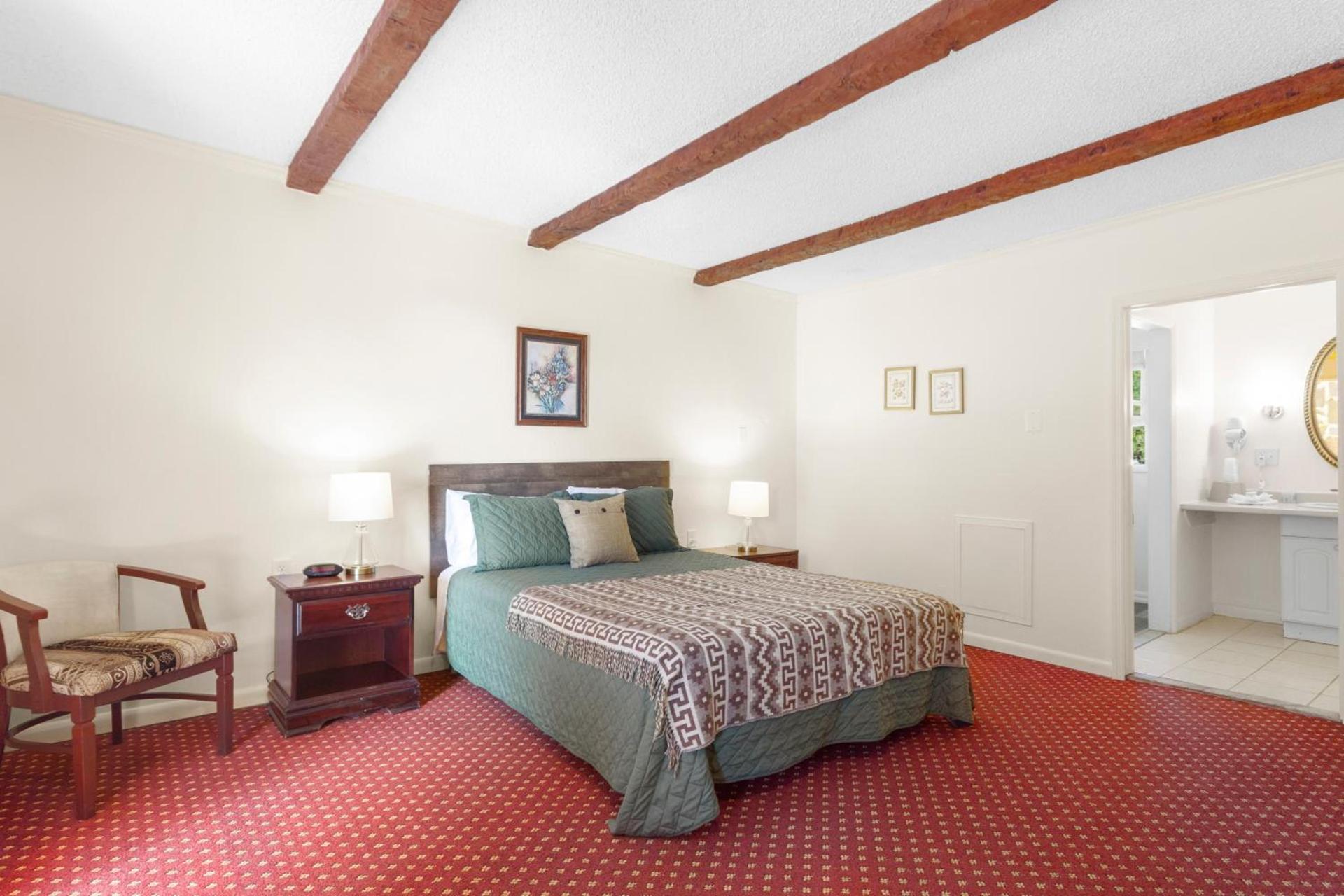 Blue Spruce Inn & Suites photo 12