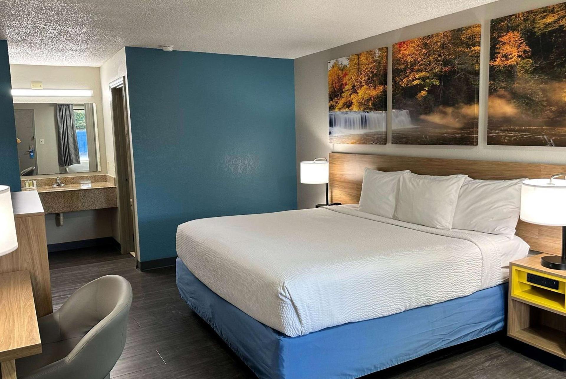 Days Inn by Wyndham Columbia NE Fort Jackson photo 6