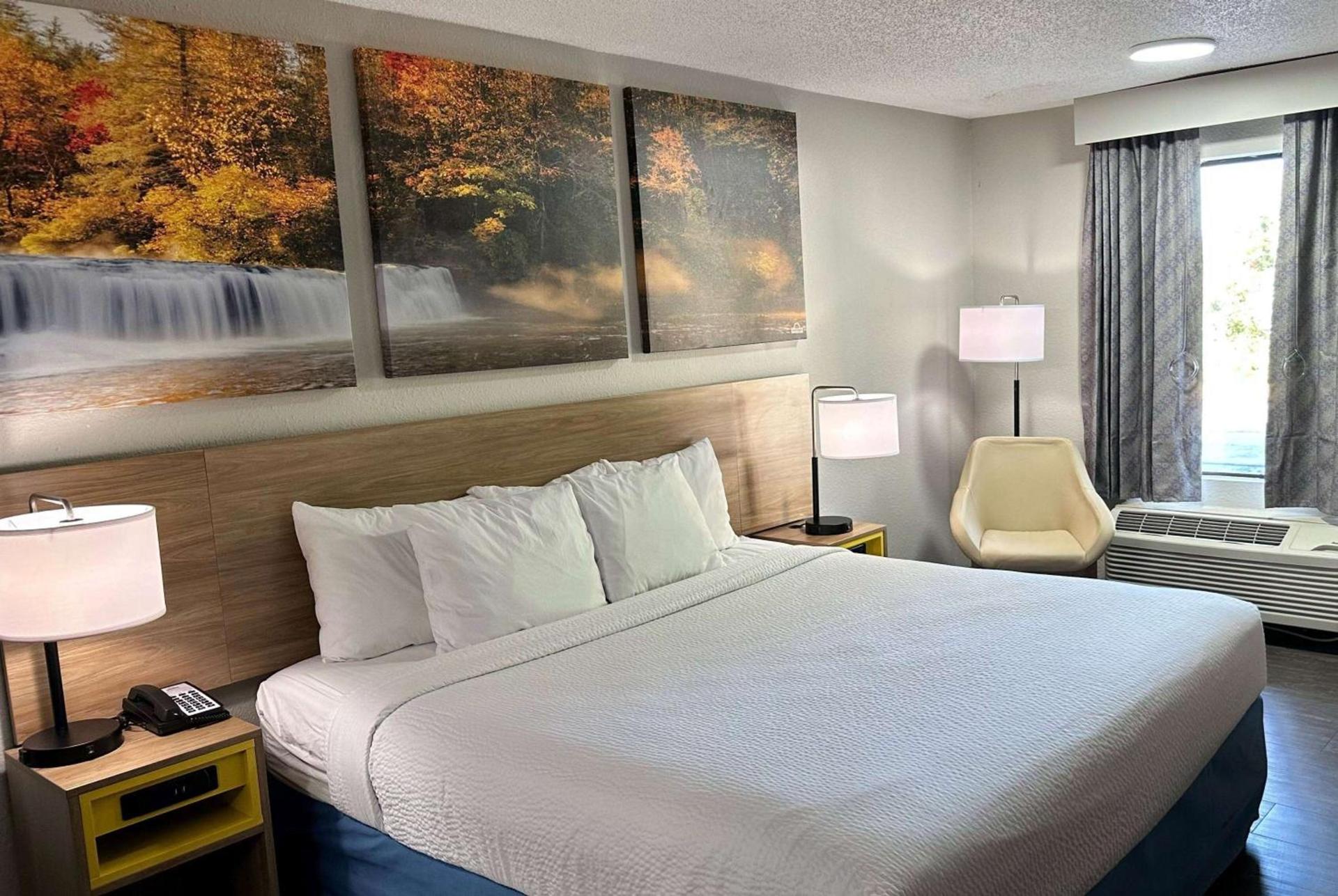 Days Inn by Wyndham Columbia NE Fort Jackson photo 7