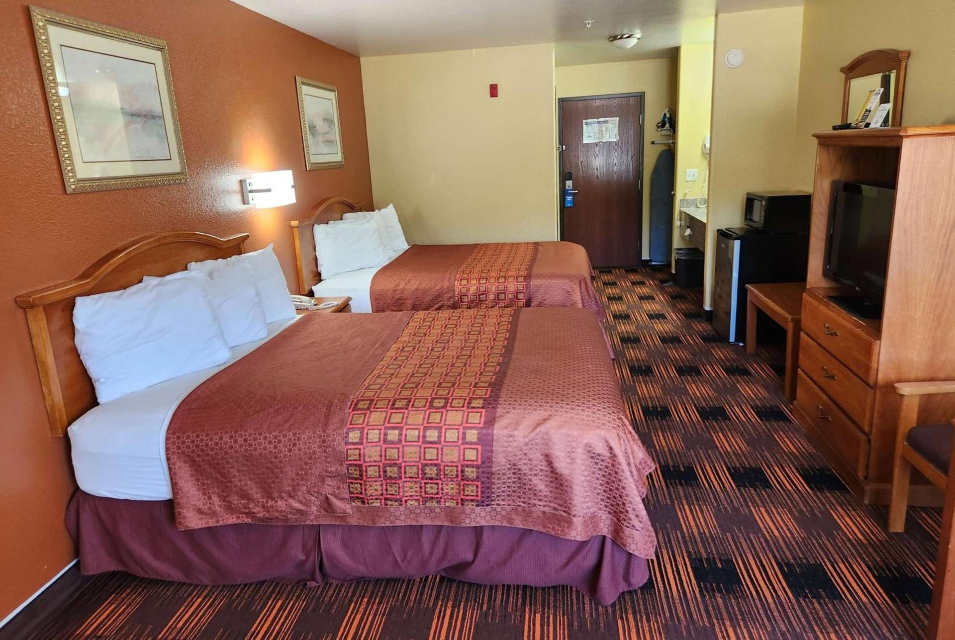 Days Inn by Wyndham Lumberton photo 7