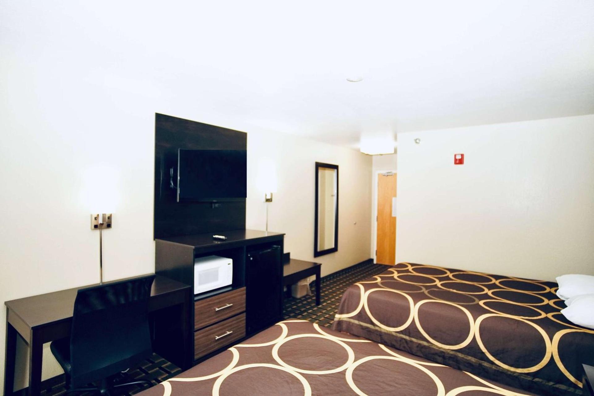 Super 8 by Wyndham Crossville TN photo 27