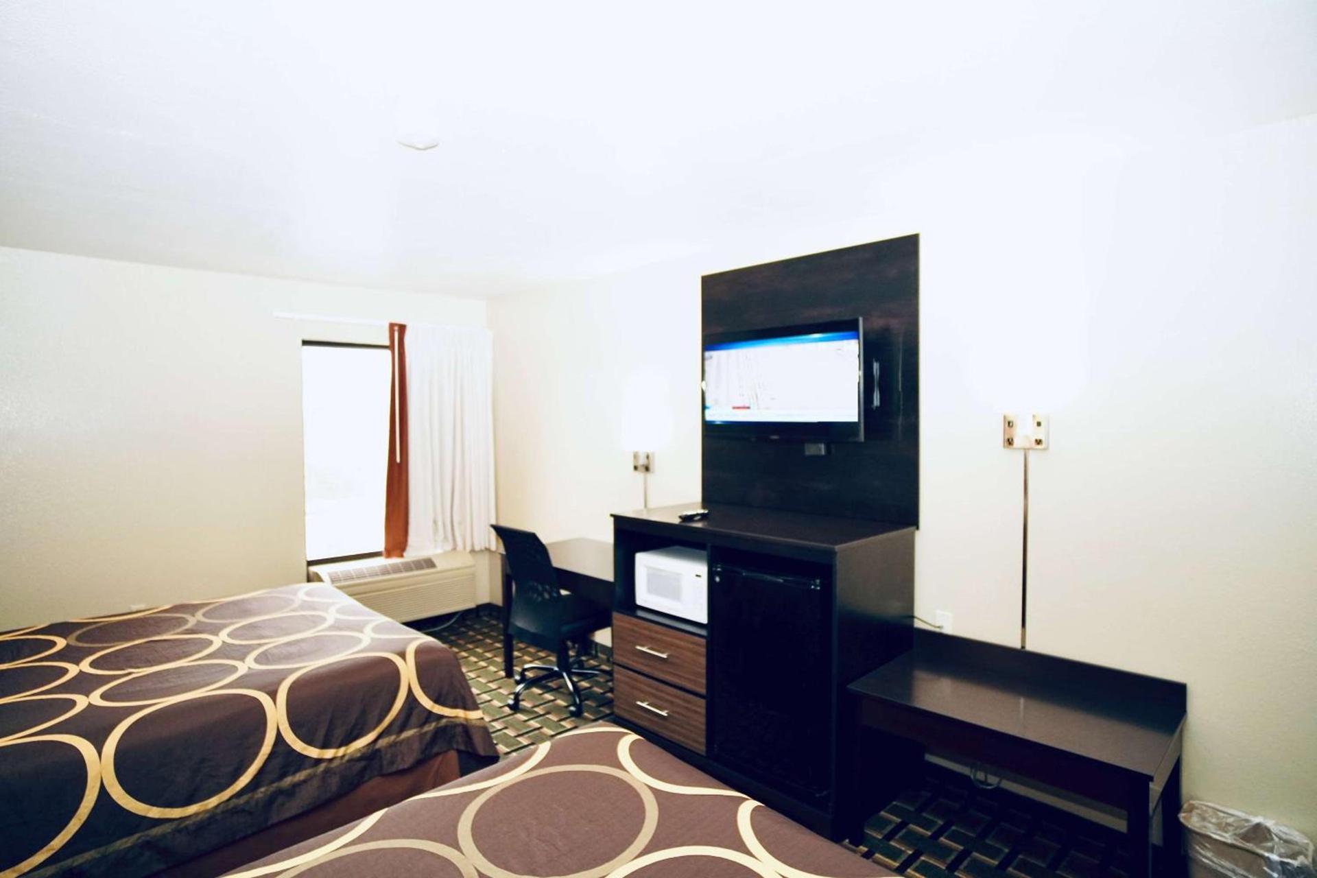 Super 8 by Wyndham Crossville TN photo 28