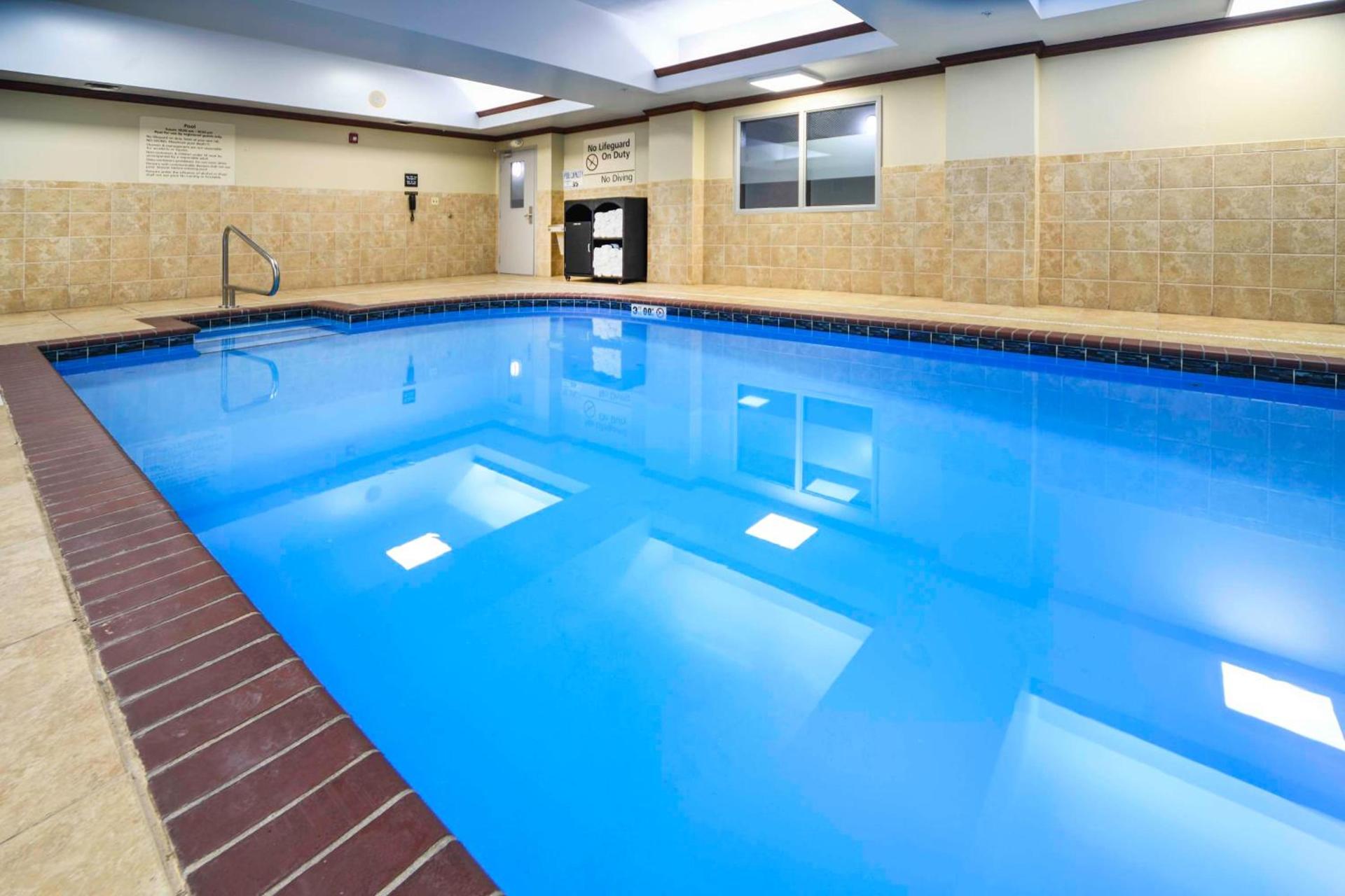 Hampton Inn Bryant photo 11