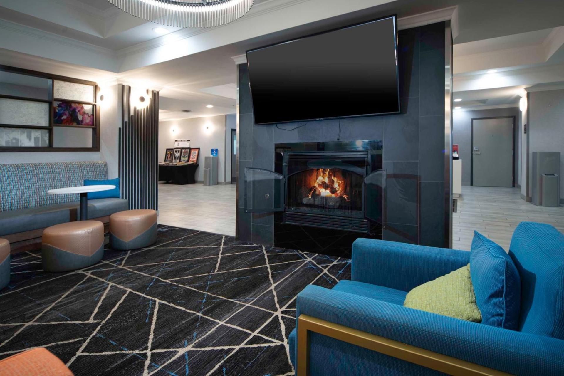 Hampton Inn Bryant photo 9
