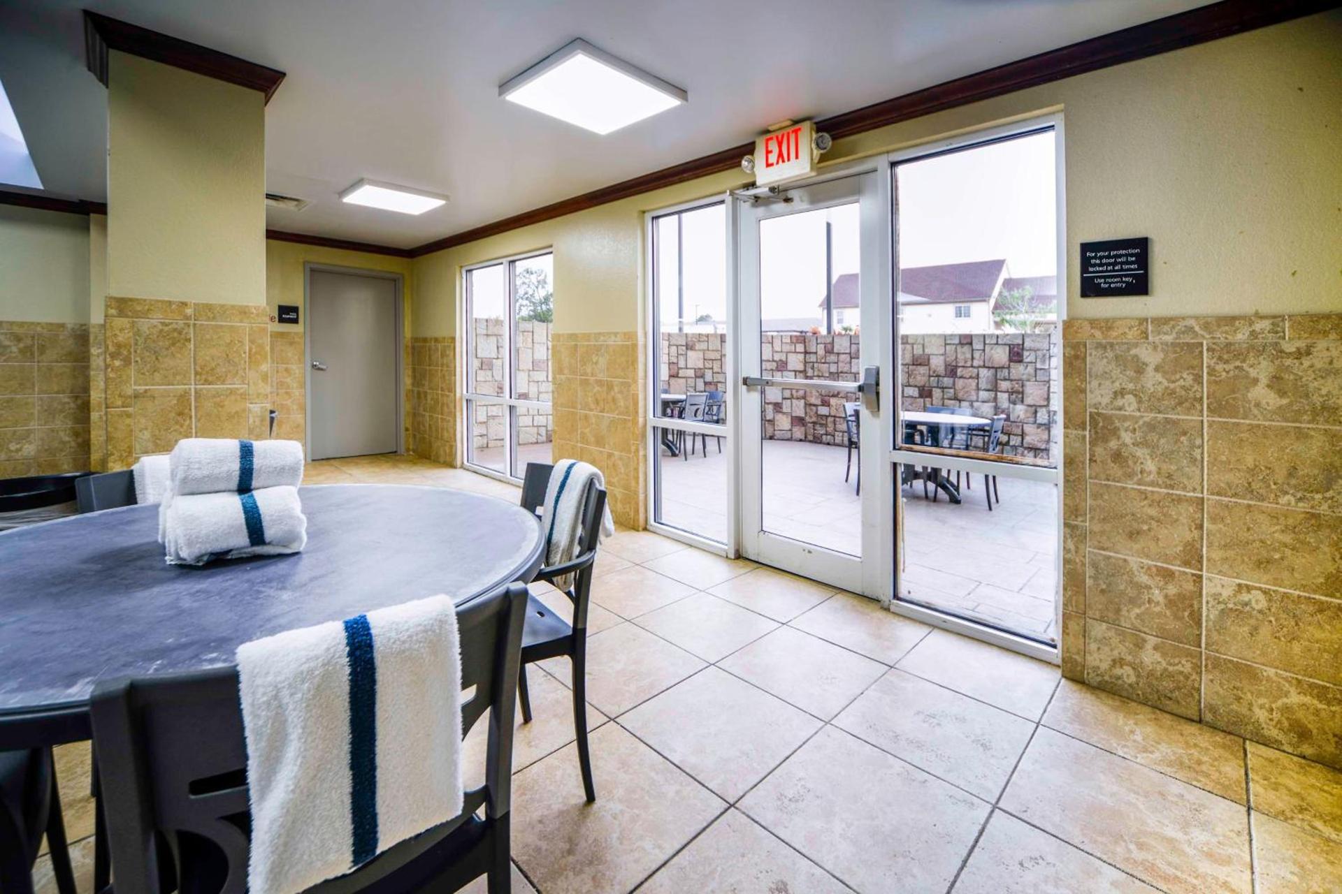 Hampton Inn Bryant photo 16
