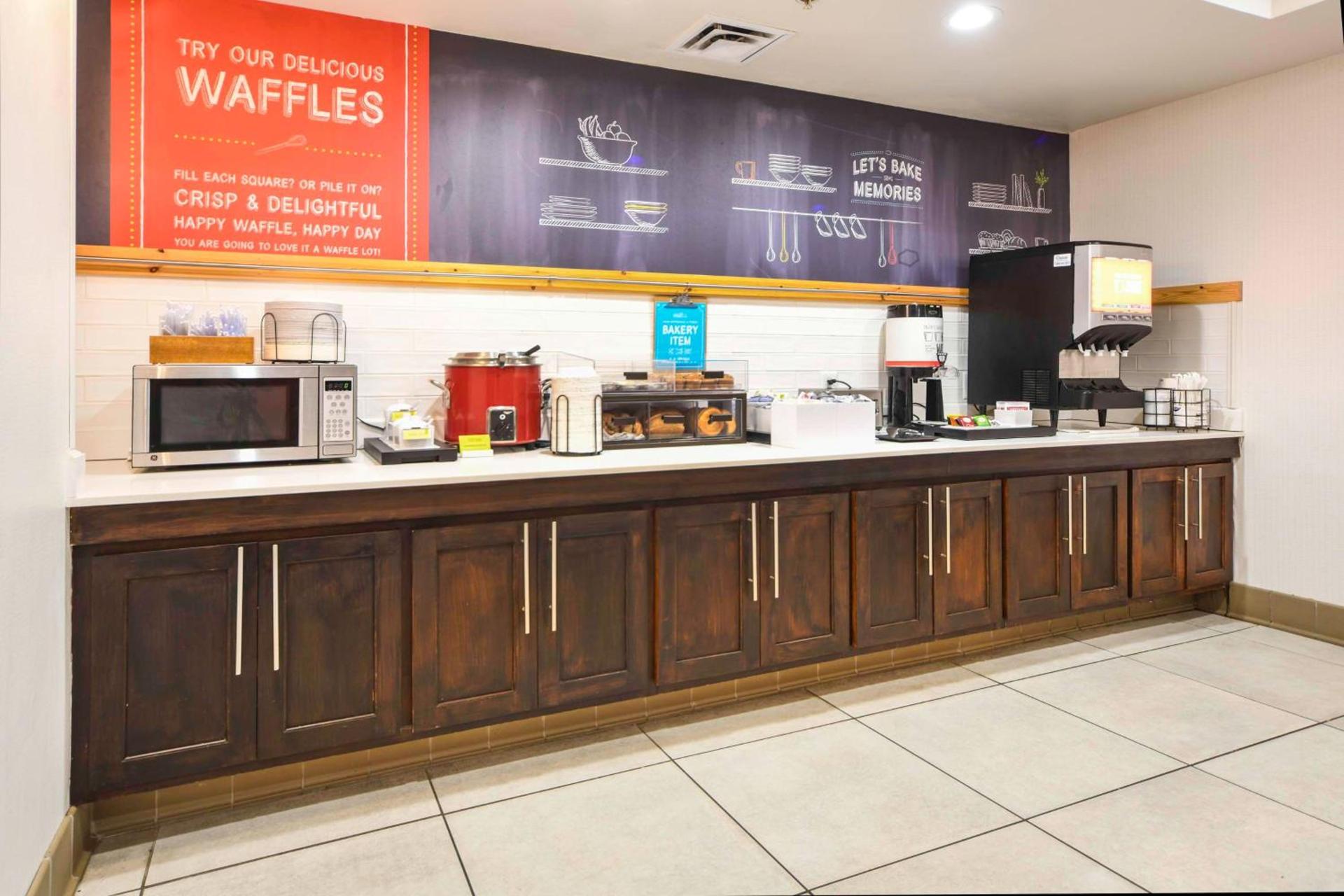 Hampton Inn Bryant photo 22