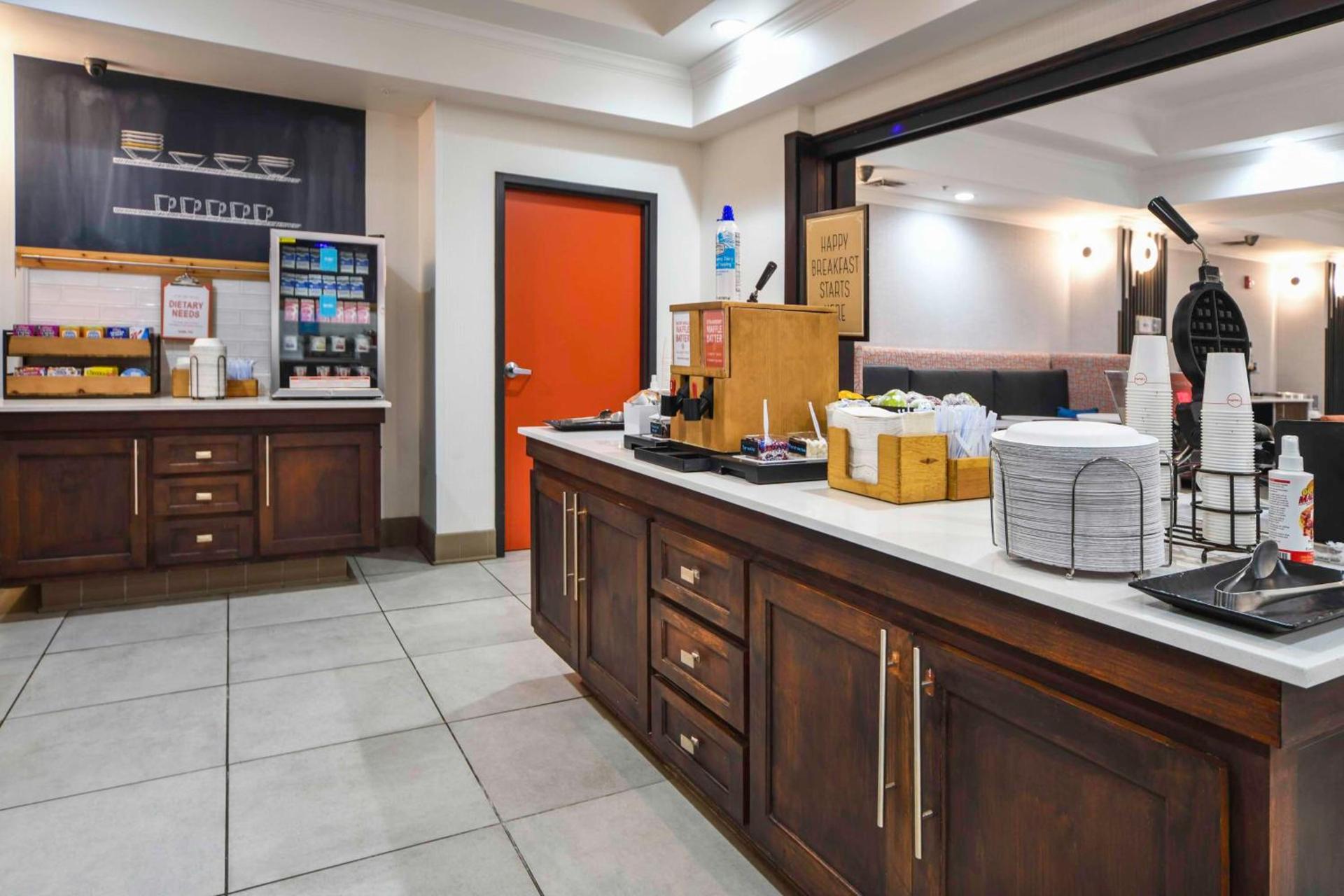 Hampton Inn Bryant photo 23