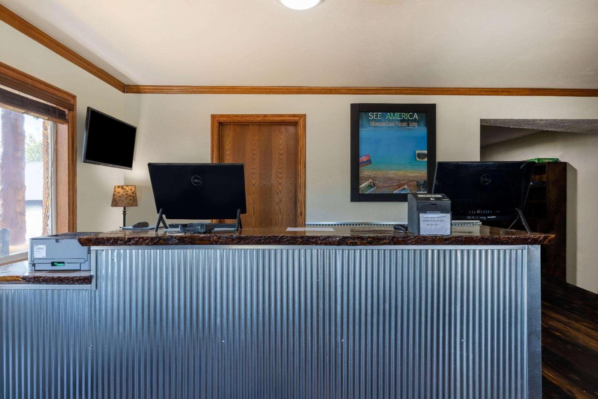 Travelodge by Wyndham Livingston photo 4