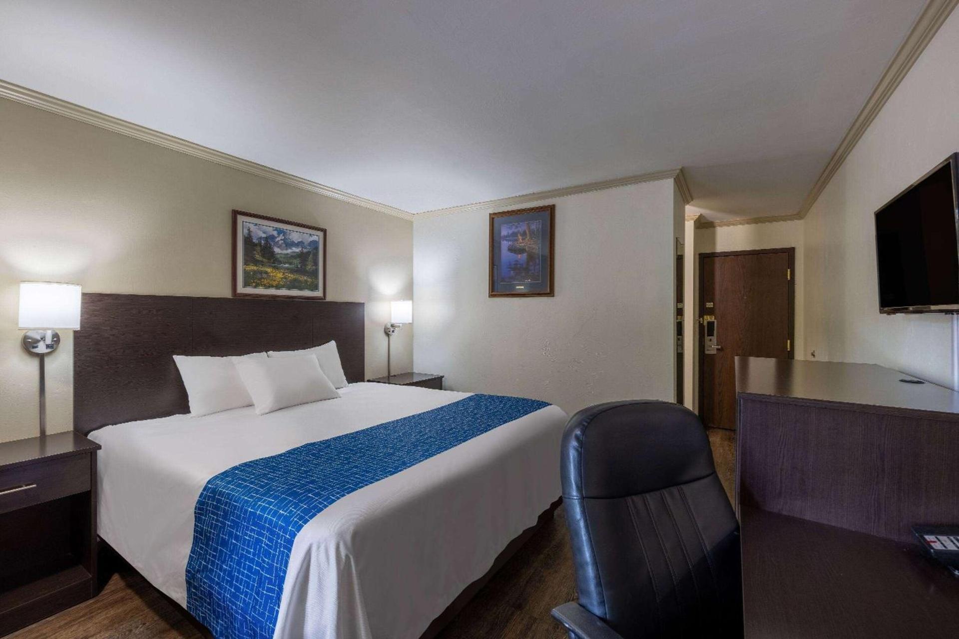 Travelodge by Wyndham Livingston photo 12