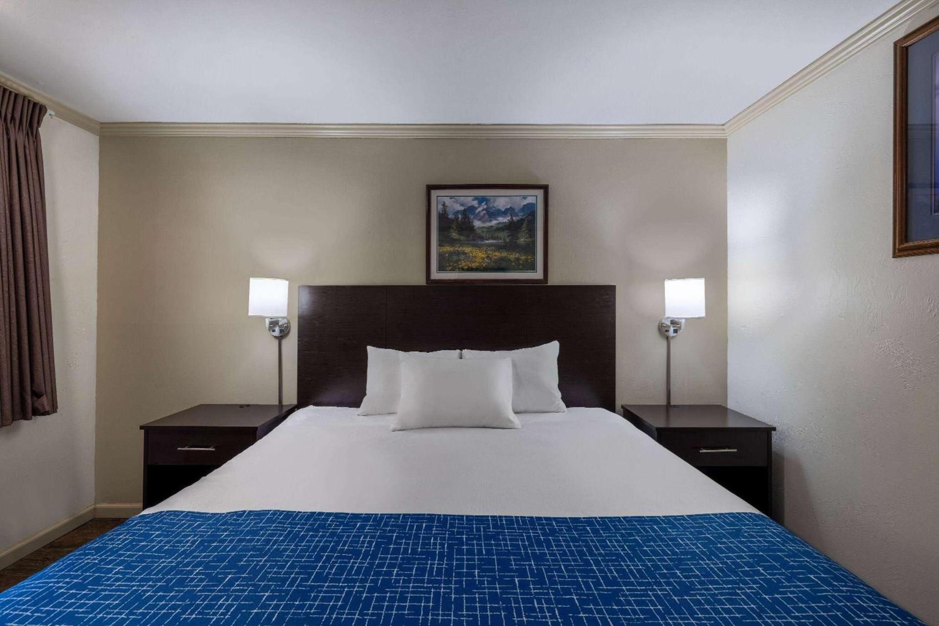Travelodge by Wyndham Livingston photo 11