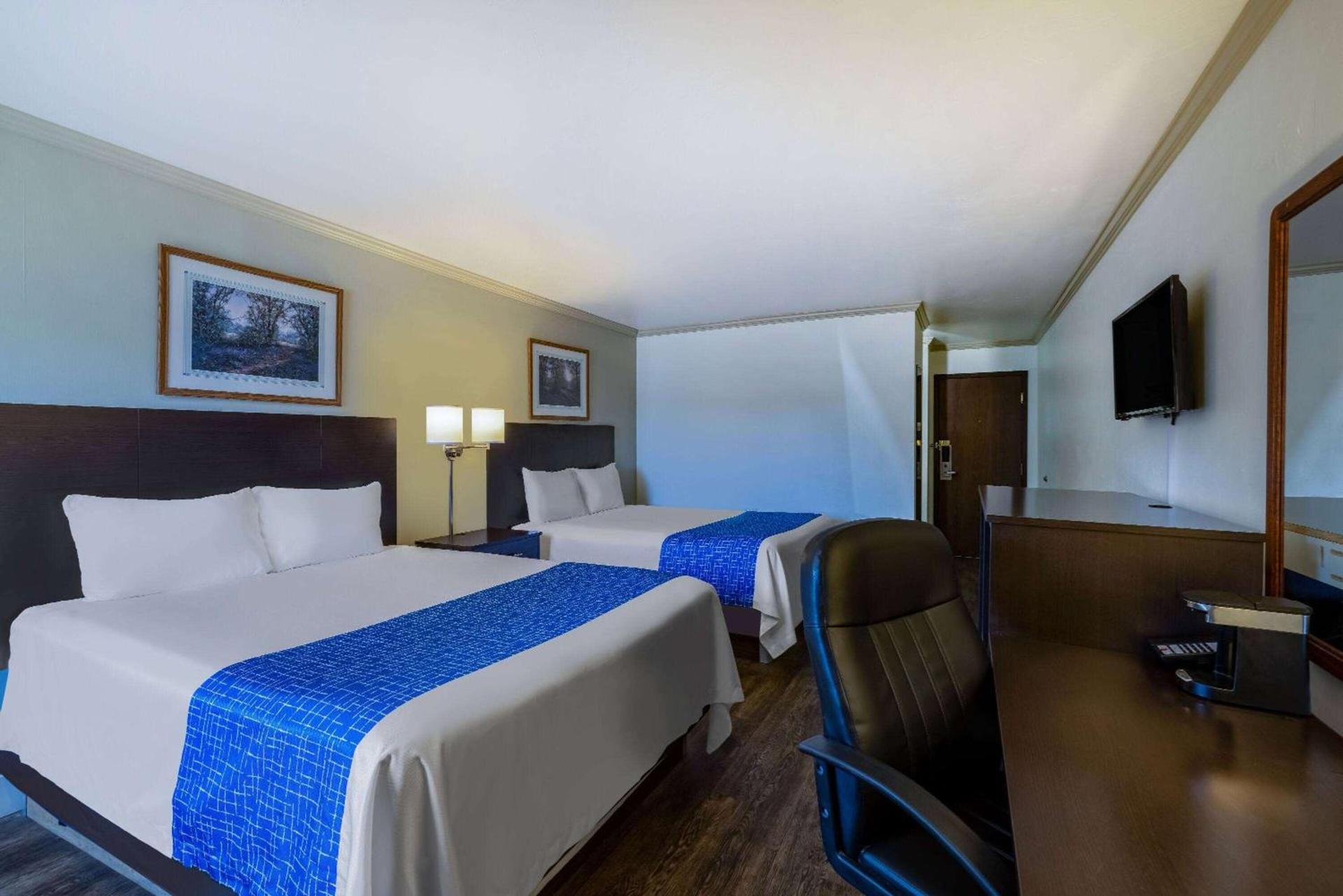 Travelodge by Wyndham Livingston photo 17
