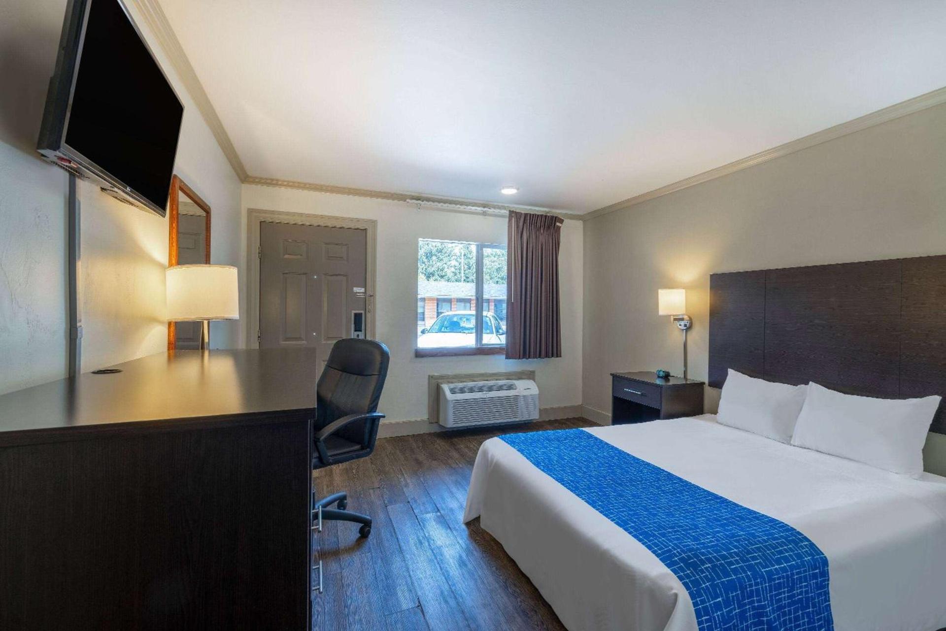 Travelodge by Wyndham Livingston photo 18