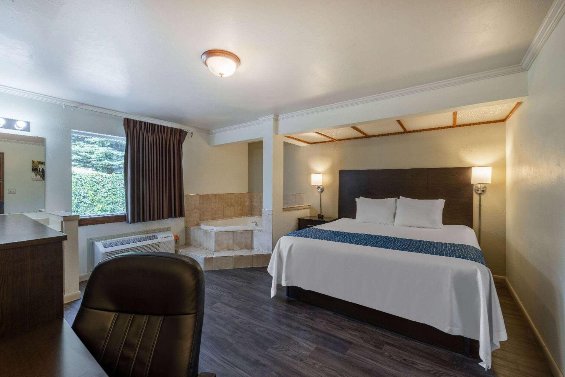 Travelodge by Wyndham Livingston photo 24