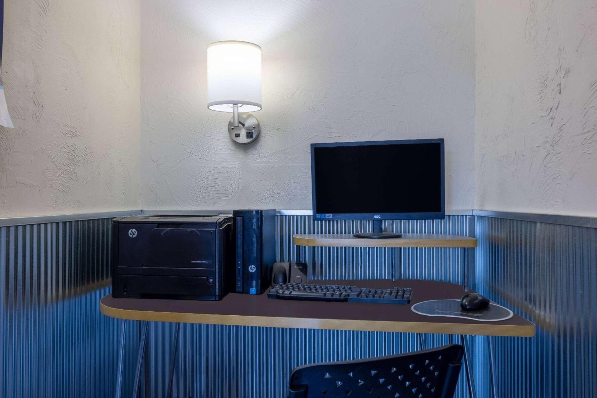 Travelodge by Wyndham Livingston photo 38