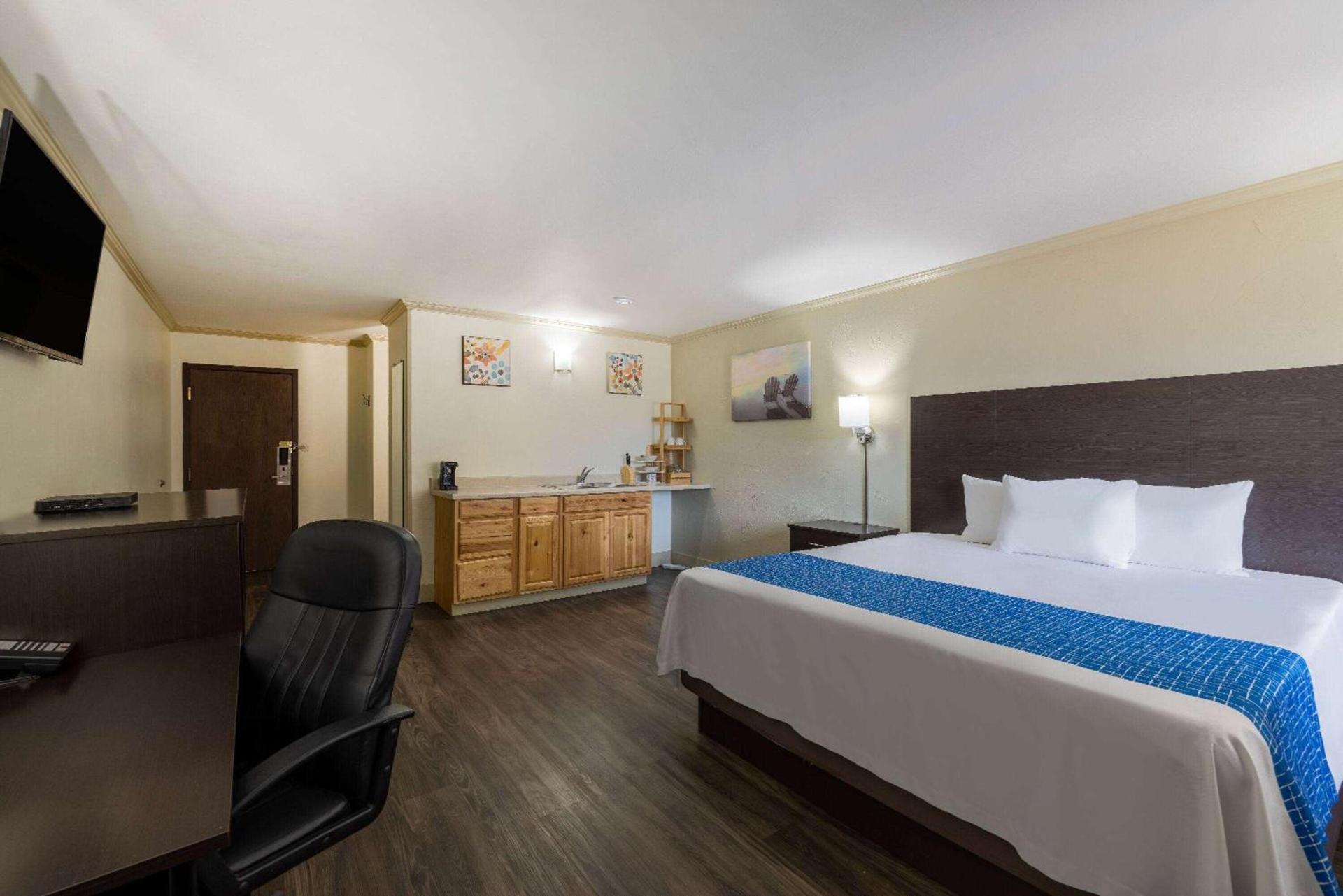Travelodge by Wyndham Livingston photo 29