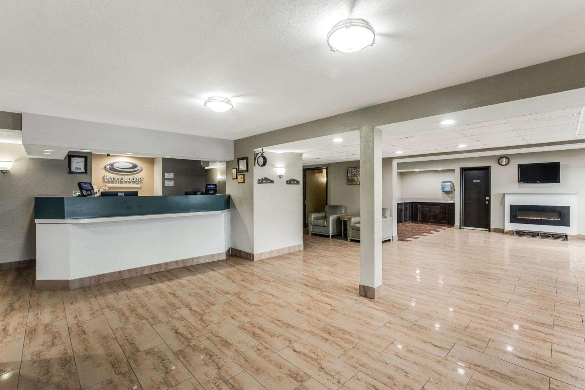 Econo Lodge Madison East photo 3