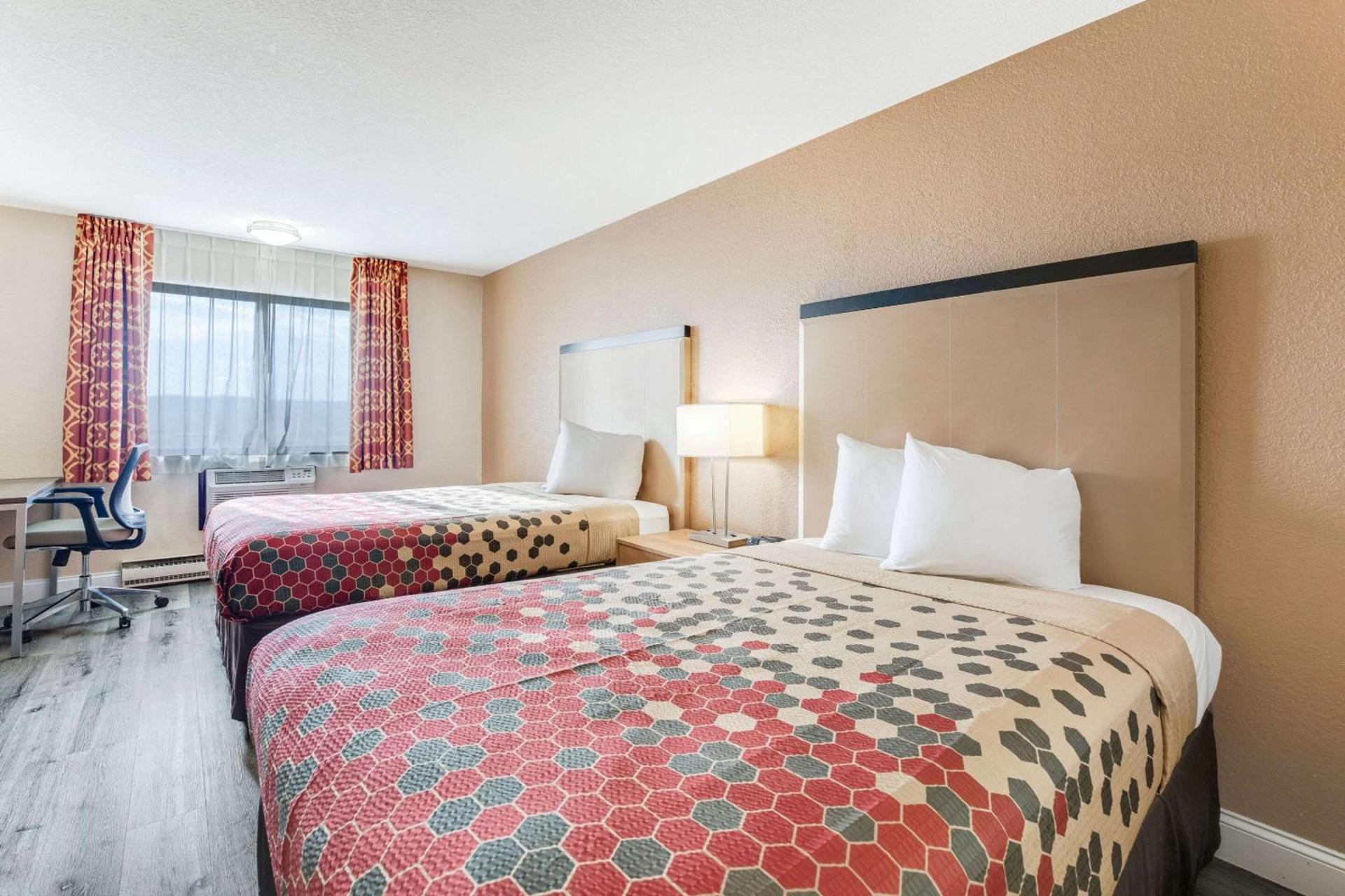 Econo Lodge Madison East photo 5