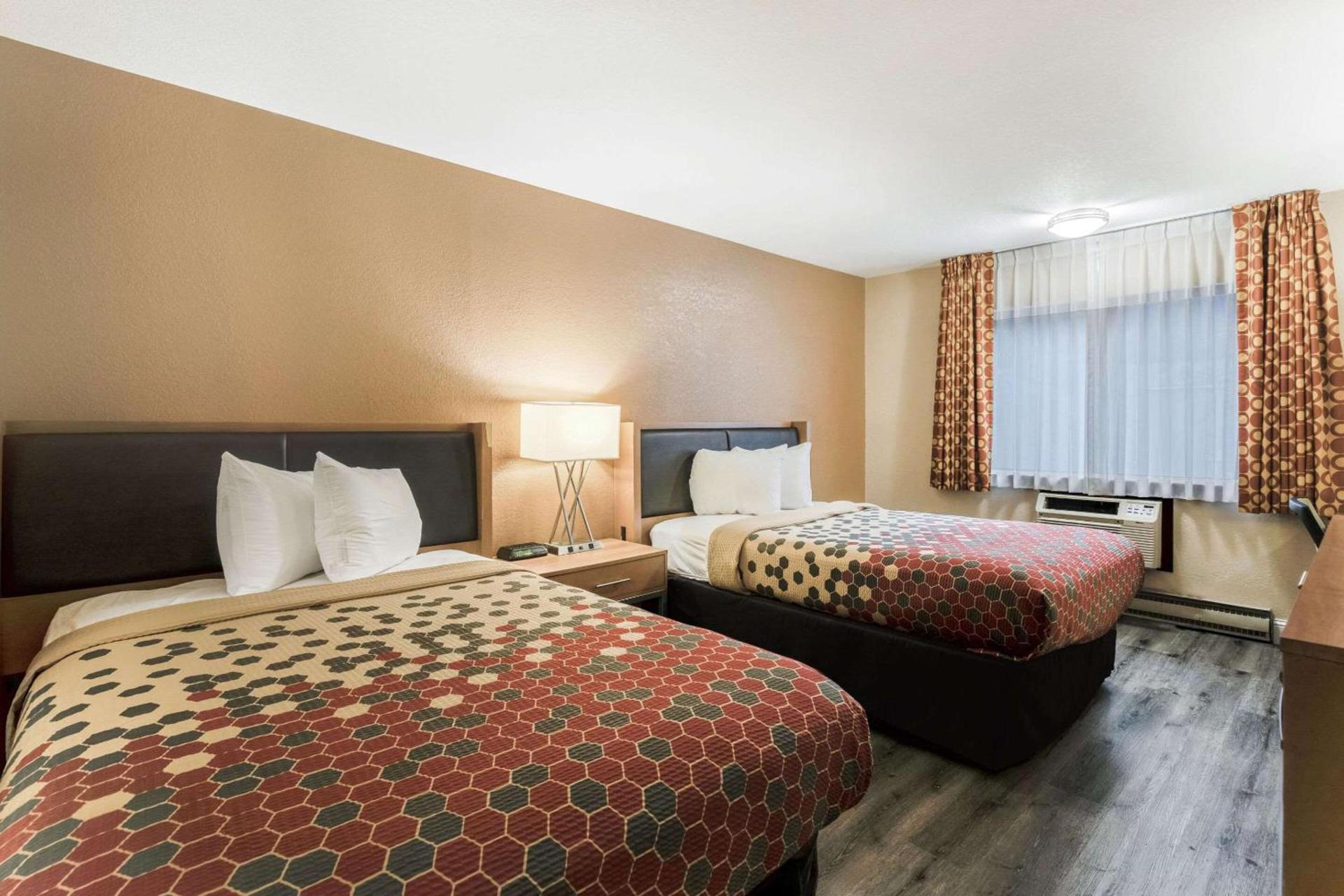 Econo Lodge Madison East photo 8