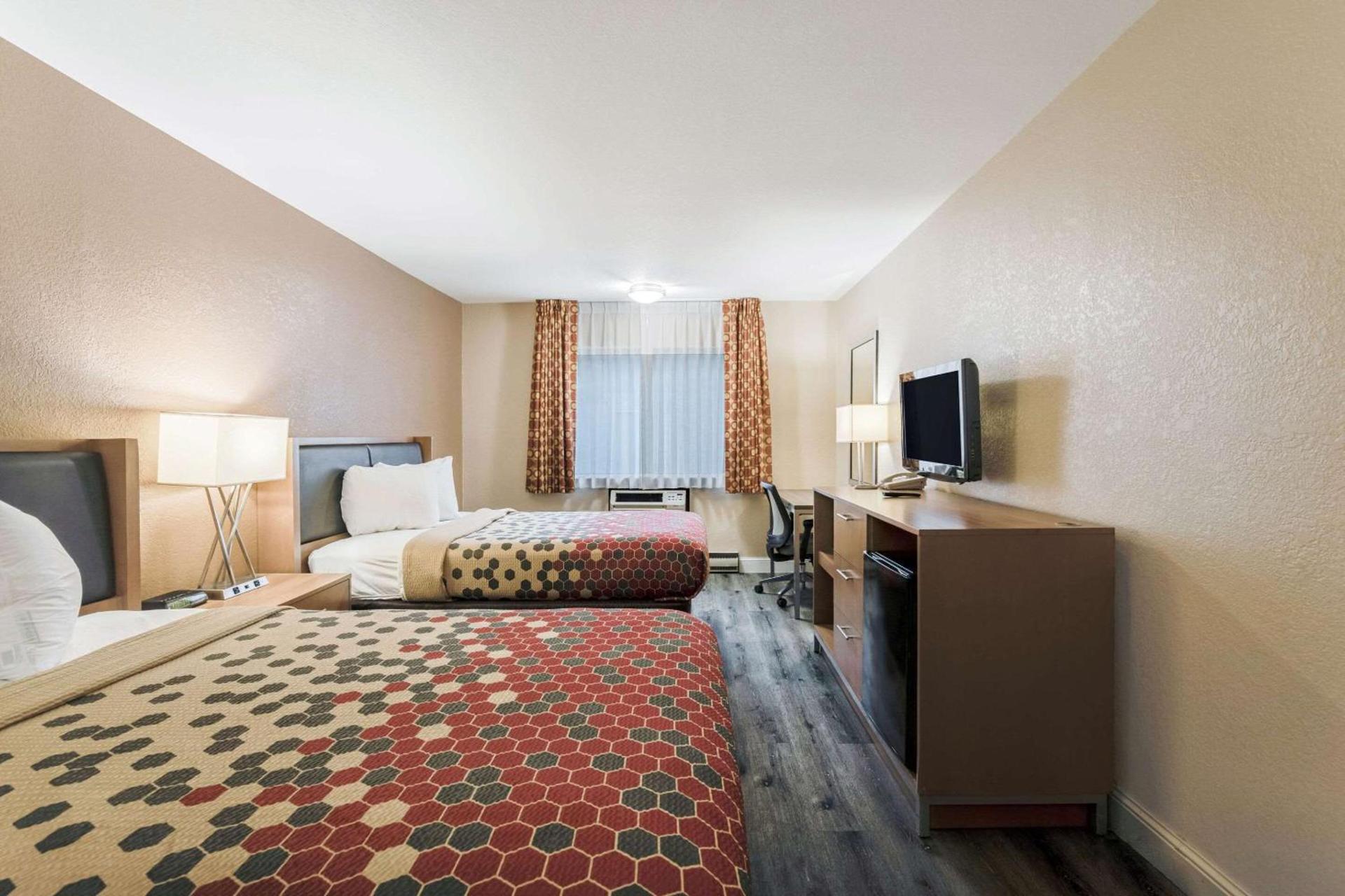 Econo Lodge Madison East photo 9
