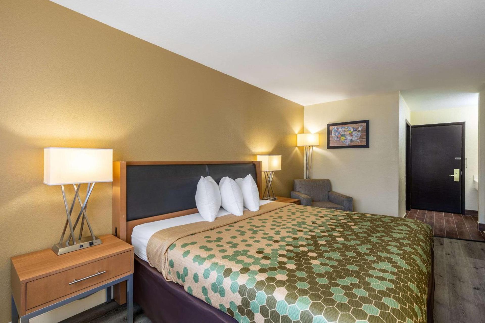 Econo Lodge Madison East photo 16
