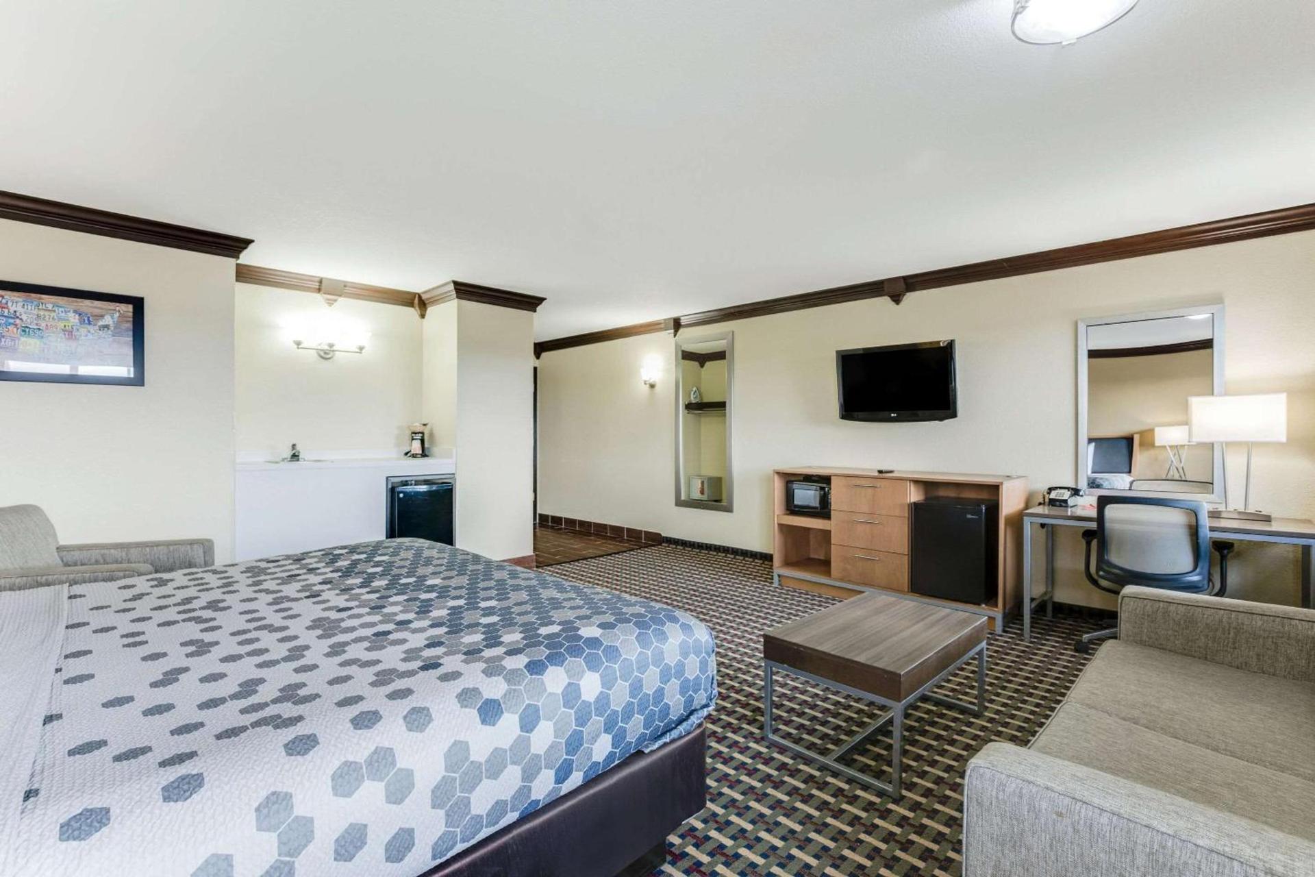 Econo Lodge Madison East photo 20