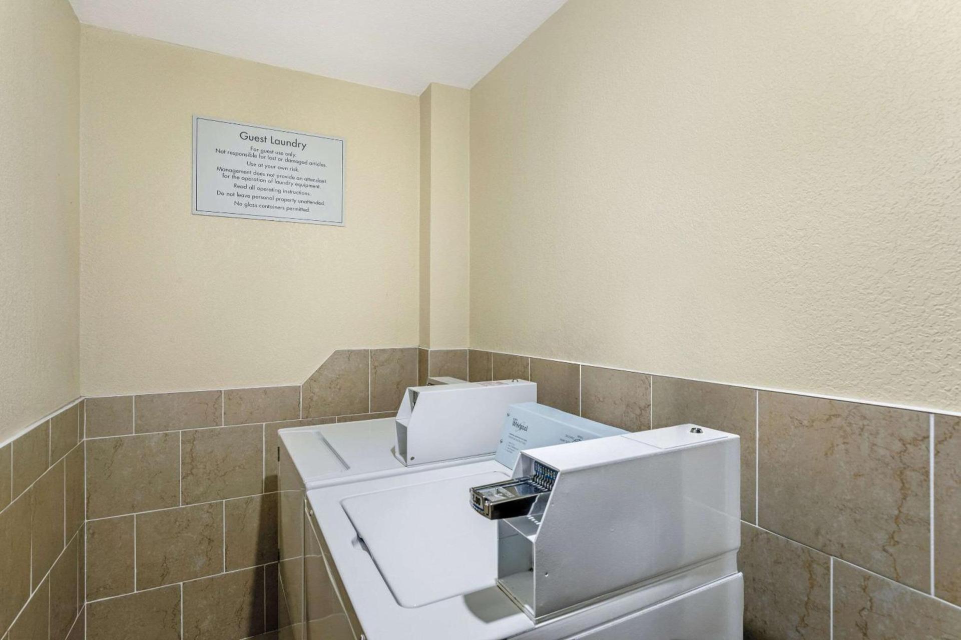 Econo Lodge Madison East photo 29