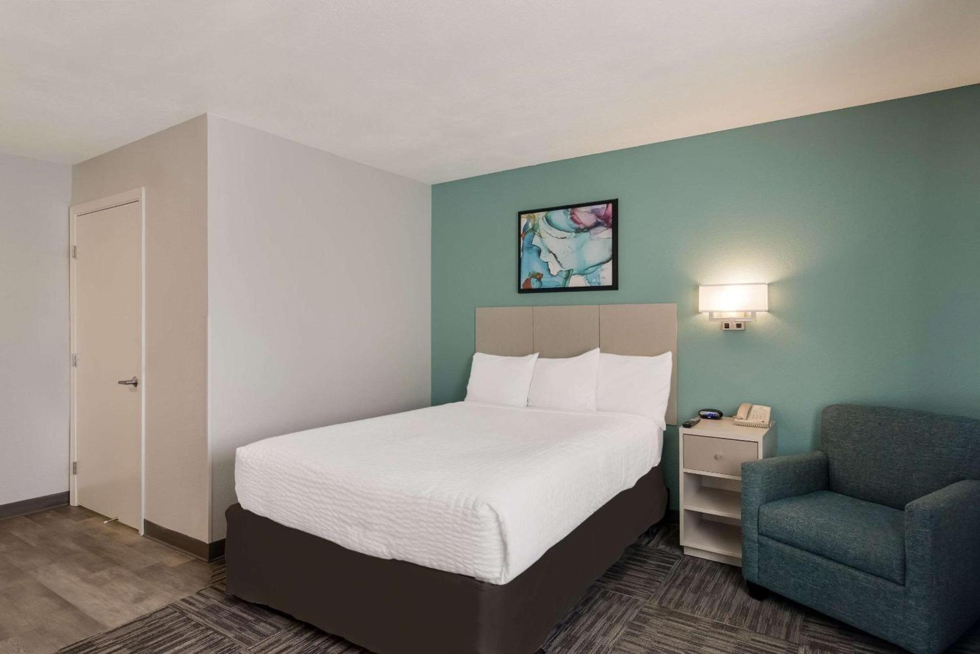 MainStay Suites Raleigh - Cary photo 12