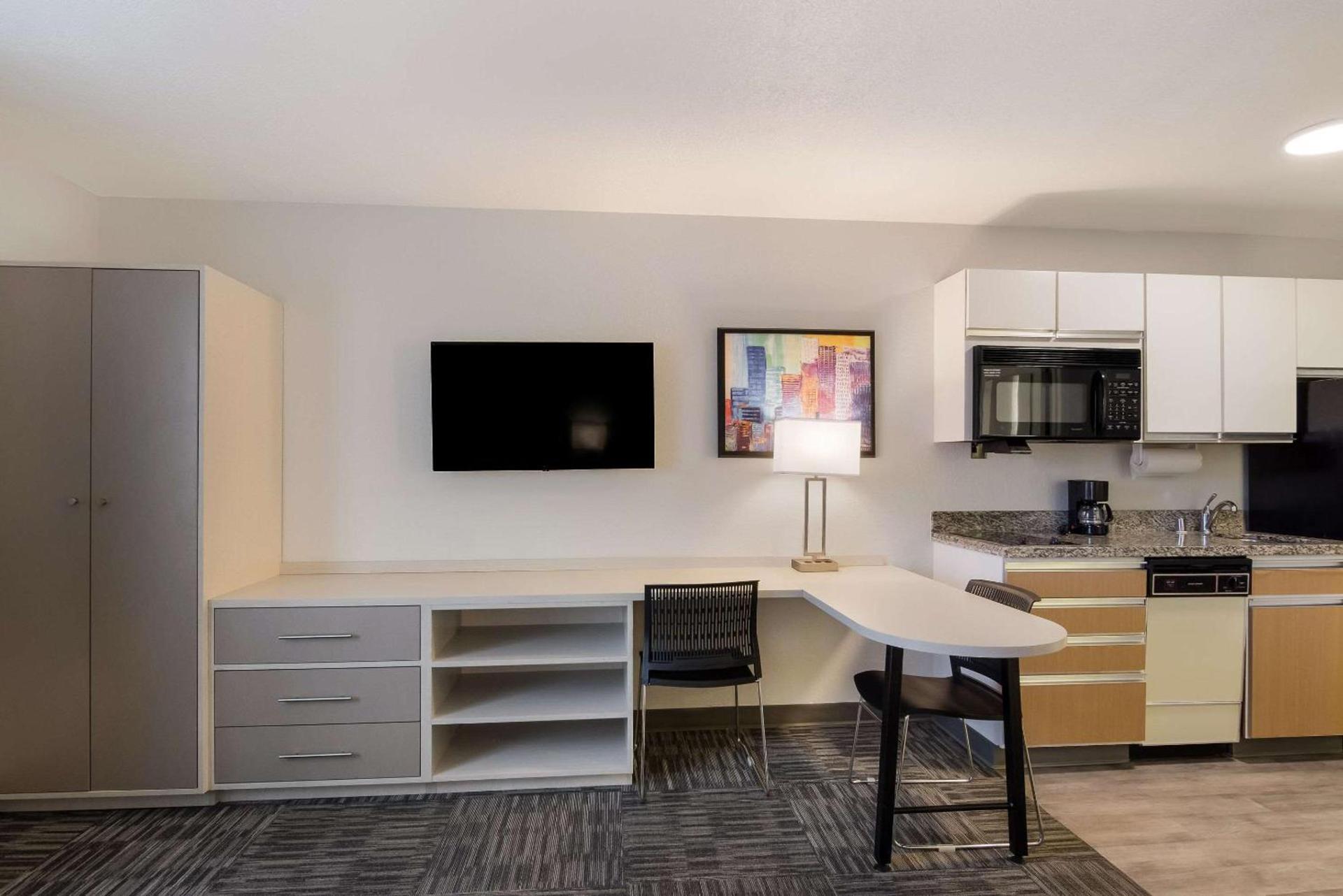 MainStay Suites Louisville Jeffersontown photo 9