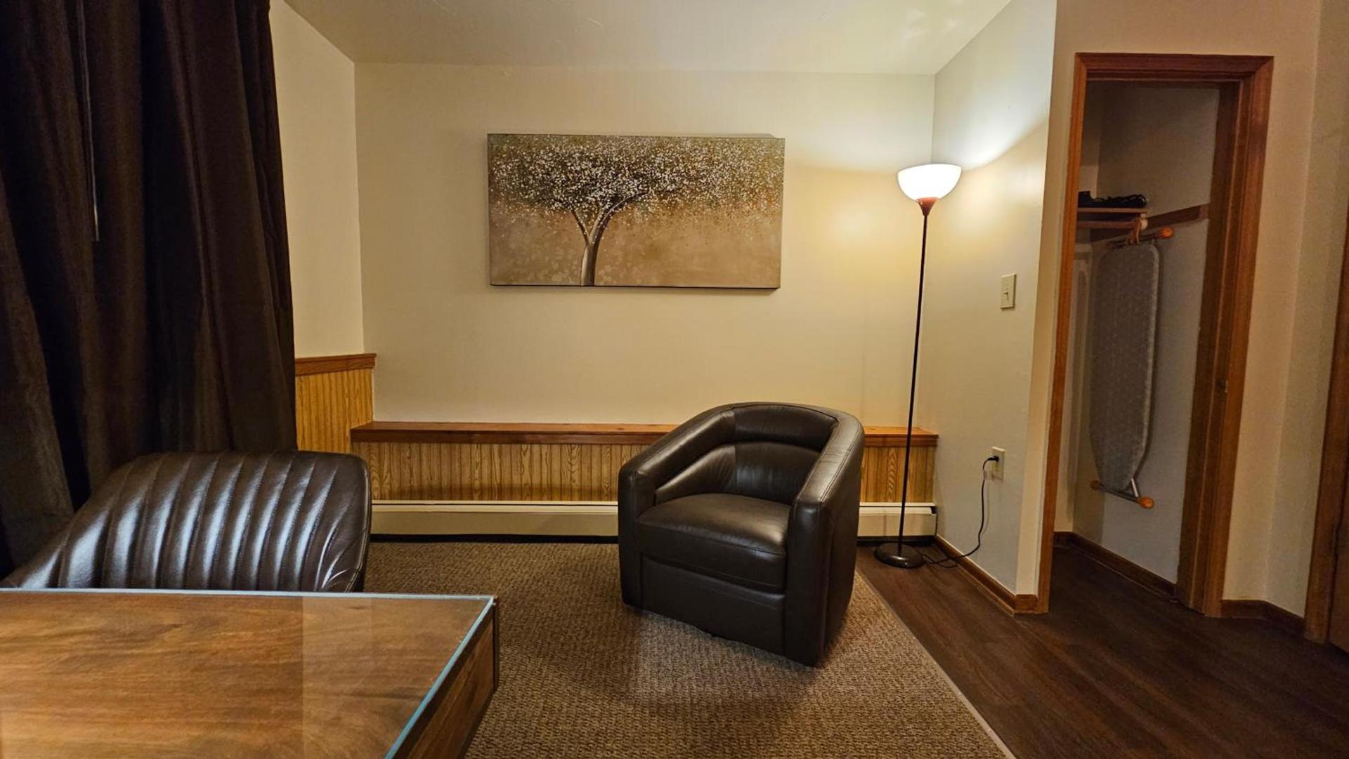Daniell Manor photo 23