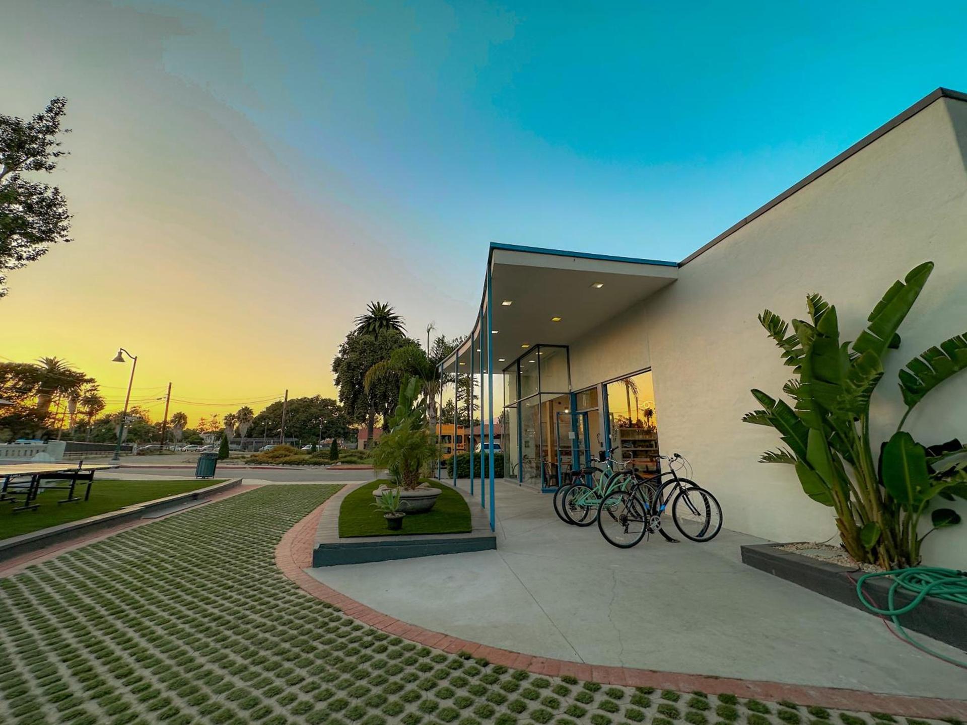 ITH Santa Barbara Surf Hostel photo 44