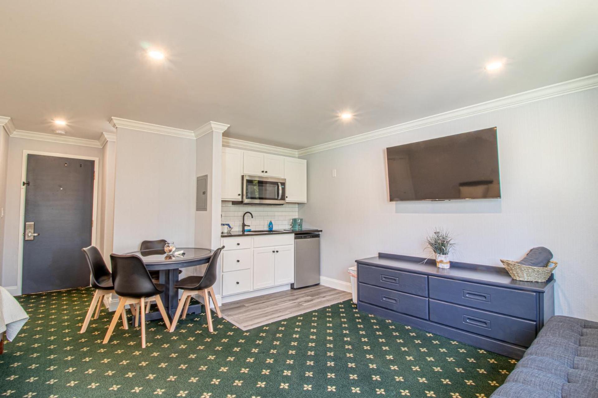 The Niantic Inn photo 29
