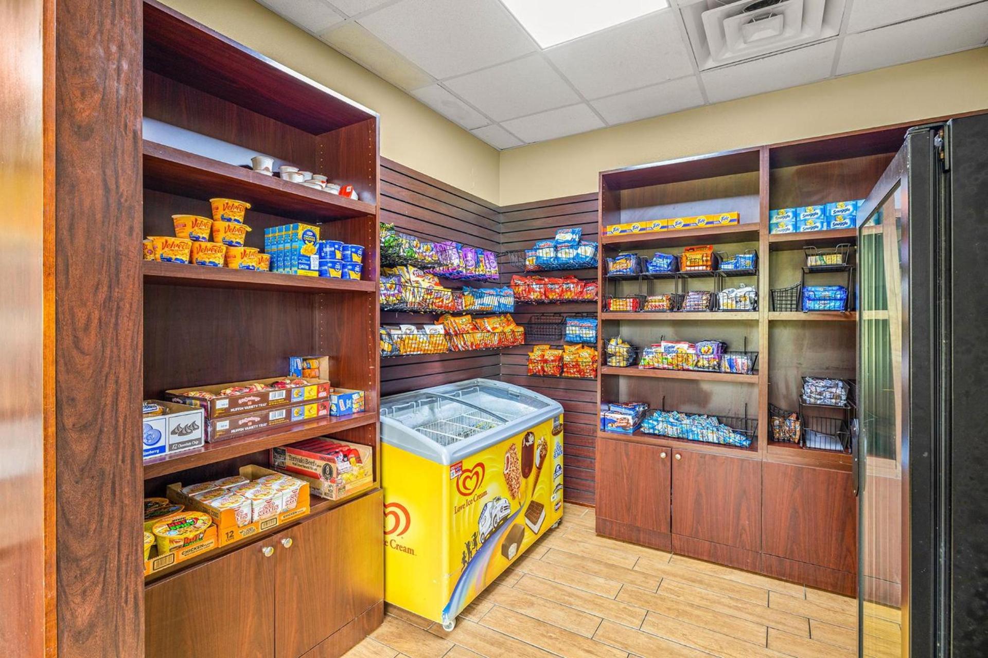 Quality Inn & Suites Tampa near Fairgrounds and Casino photo 55