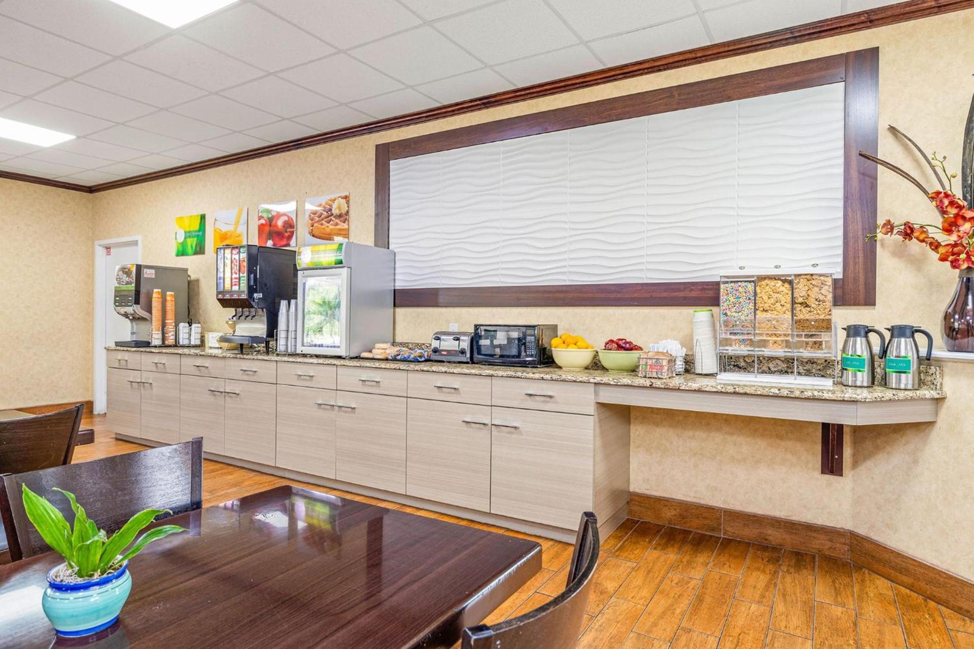 Quality Inn & Suites Tampa near Fairgrounds and Casino photo 54