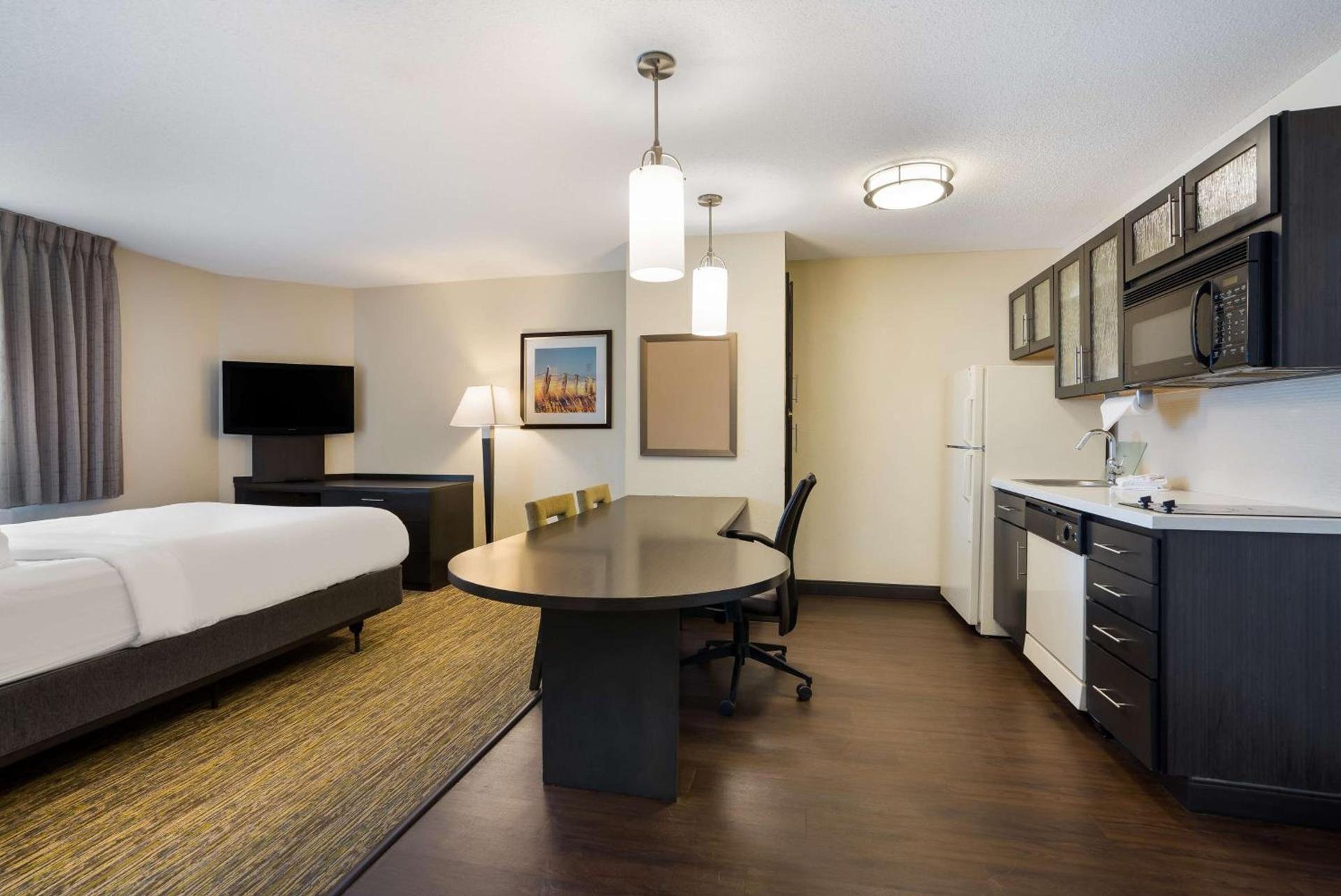 Sonesta Simply Suites Clearwater St Petersburg photo 13