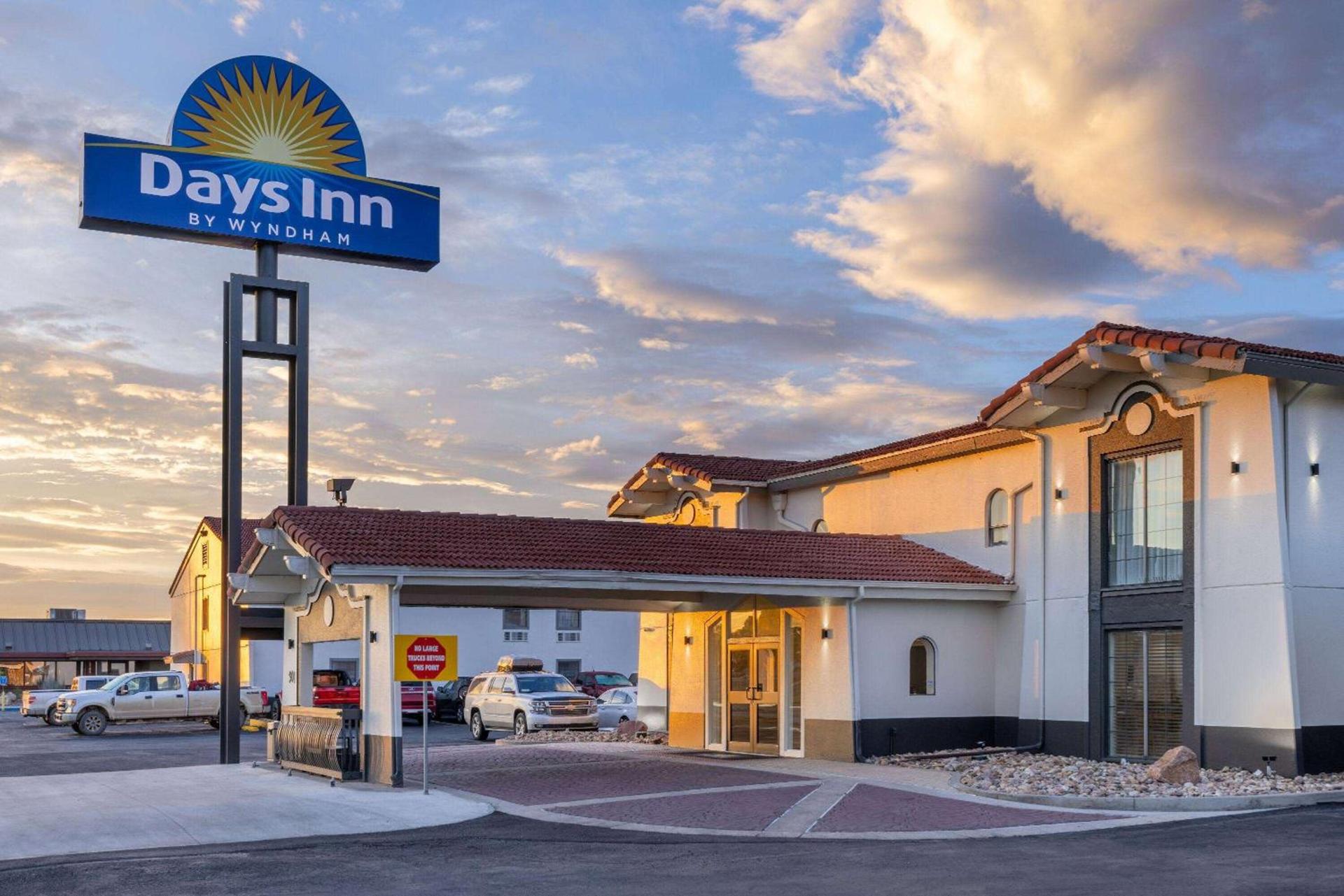 Days Inn by Wyndham Casper photo 2