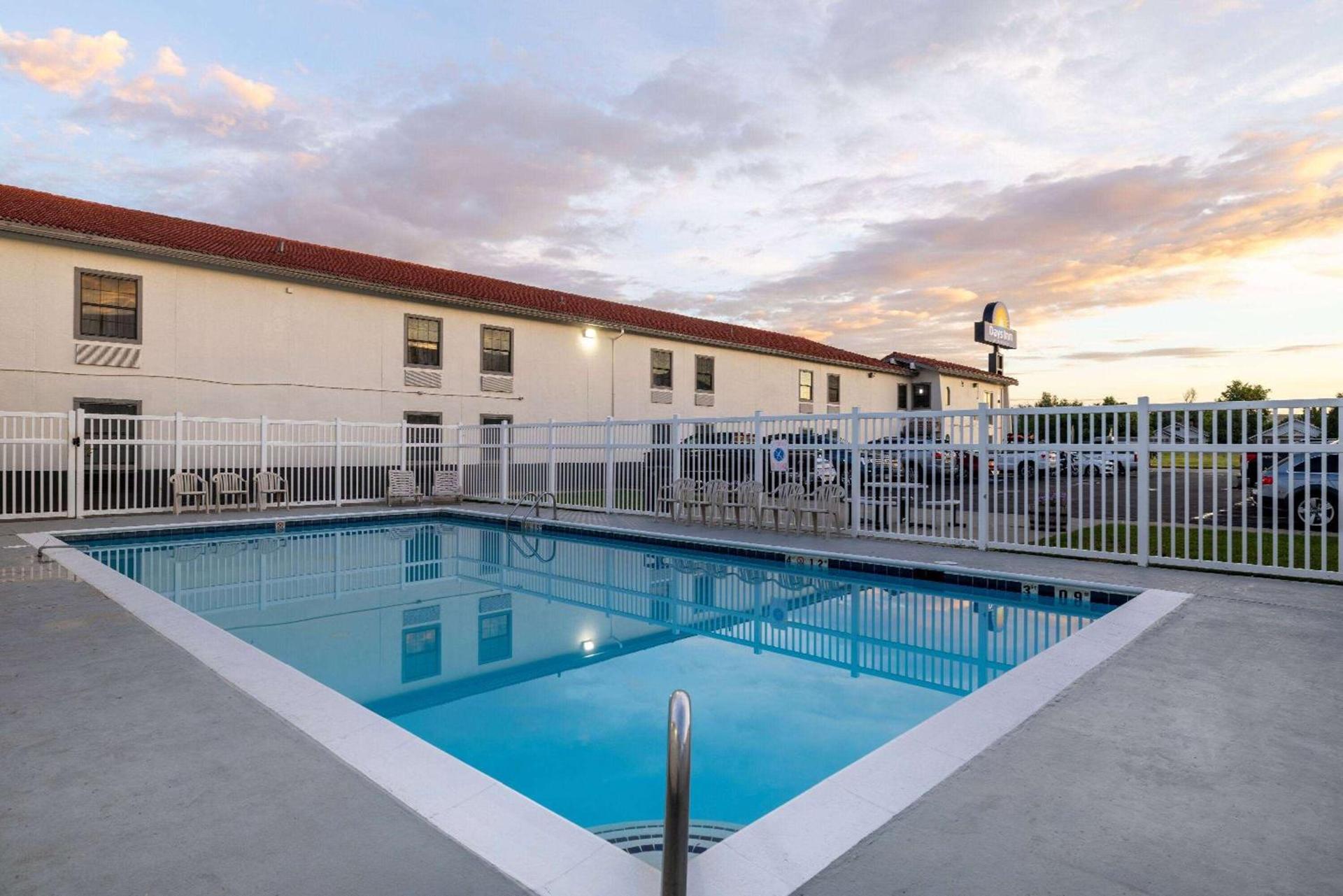 Days Inn by Wyndham Casper photo 9