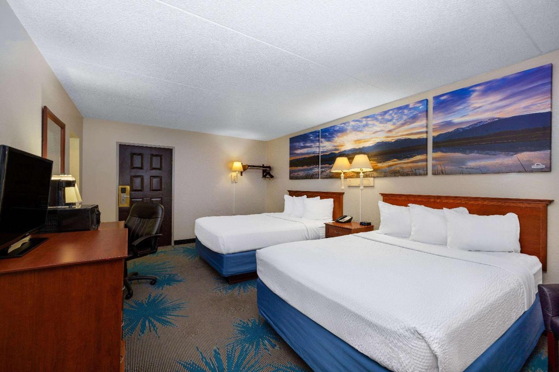 Days Inn by Wyndham Casper photo 12