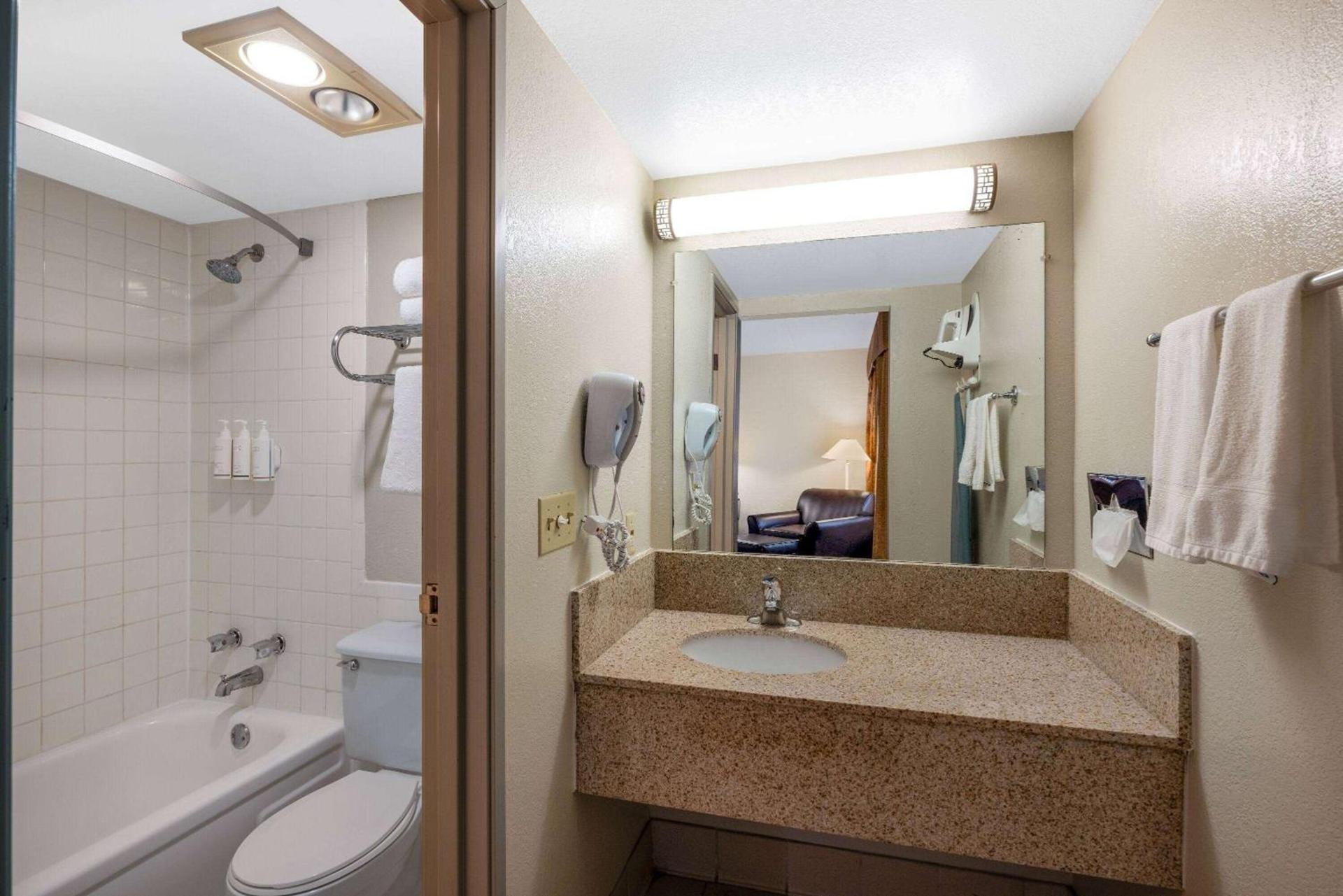 Days Inn by Wyndham Casper photo 22