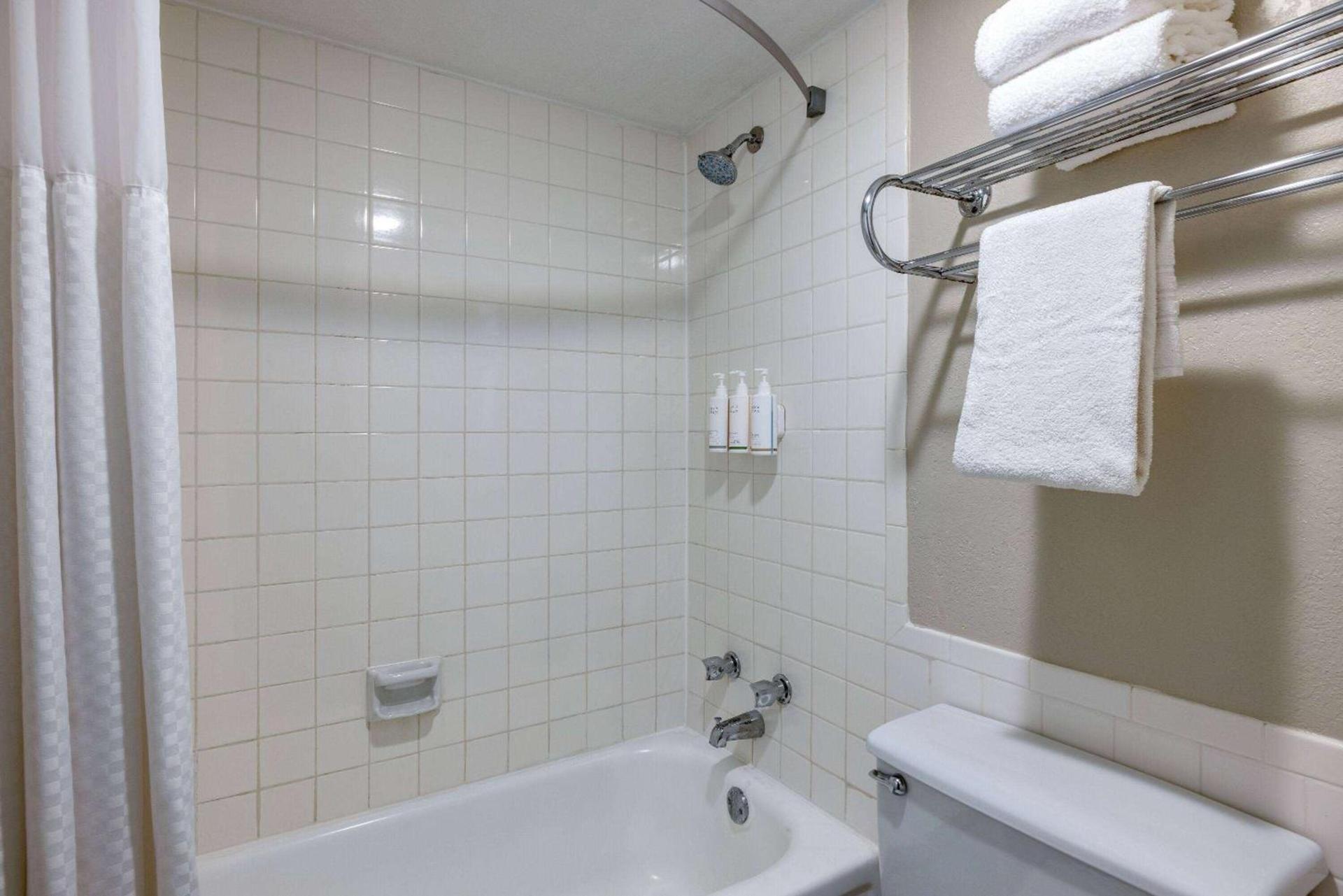 Days Inn by Wyndham Casper photo 23