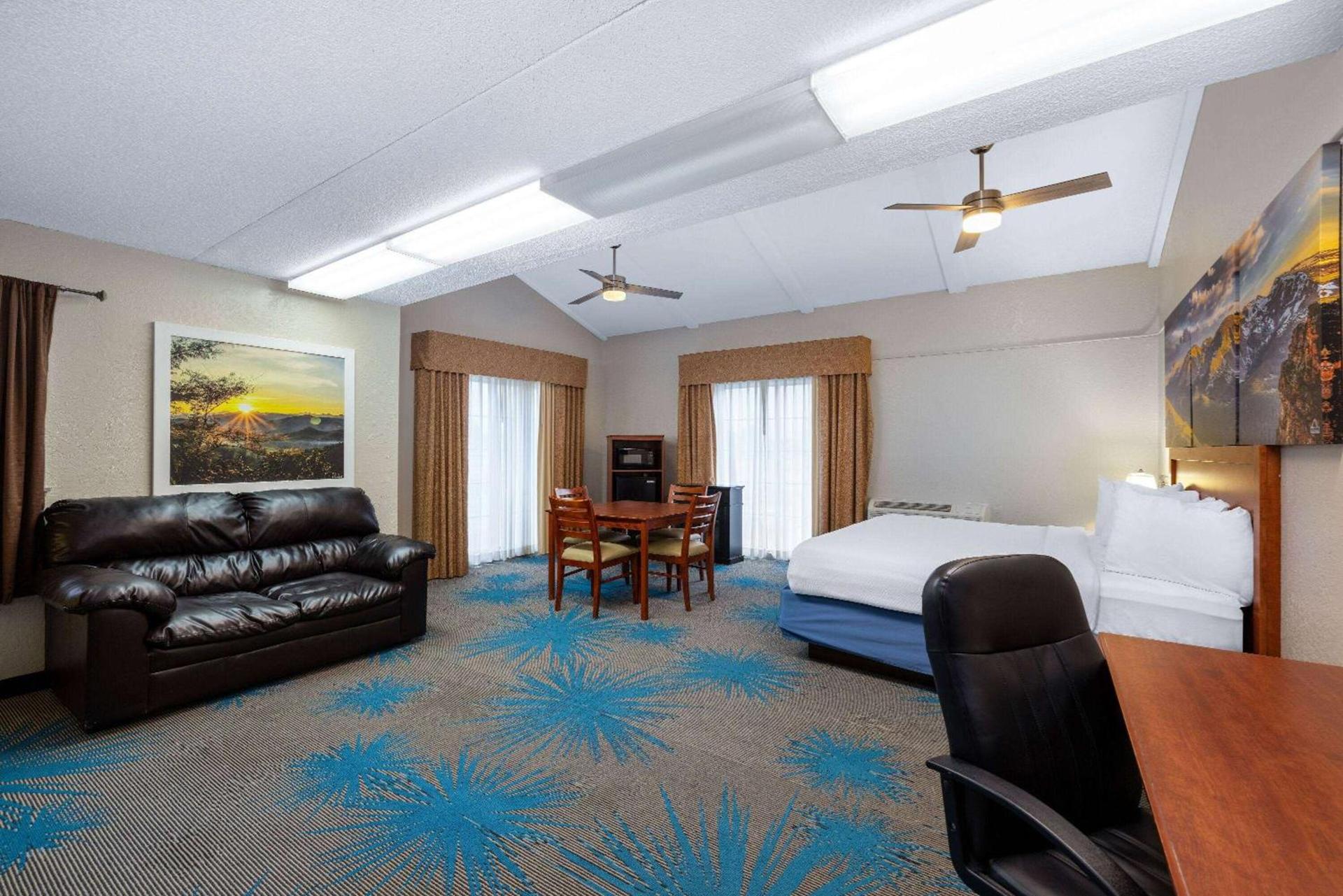 Days Inn by Wyndham Casper photo 25