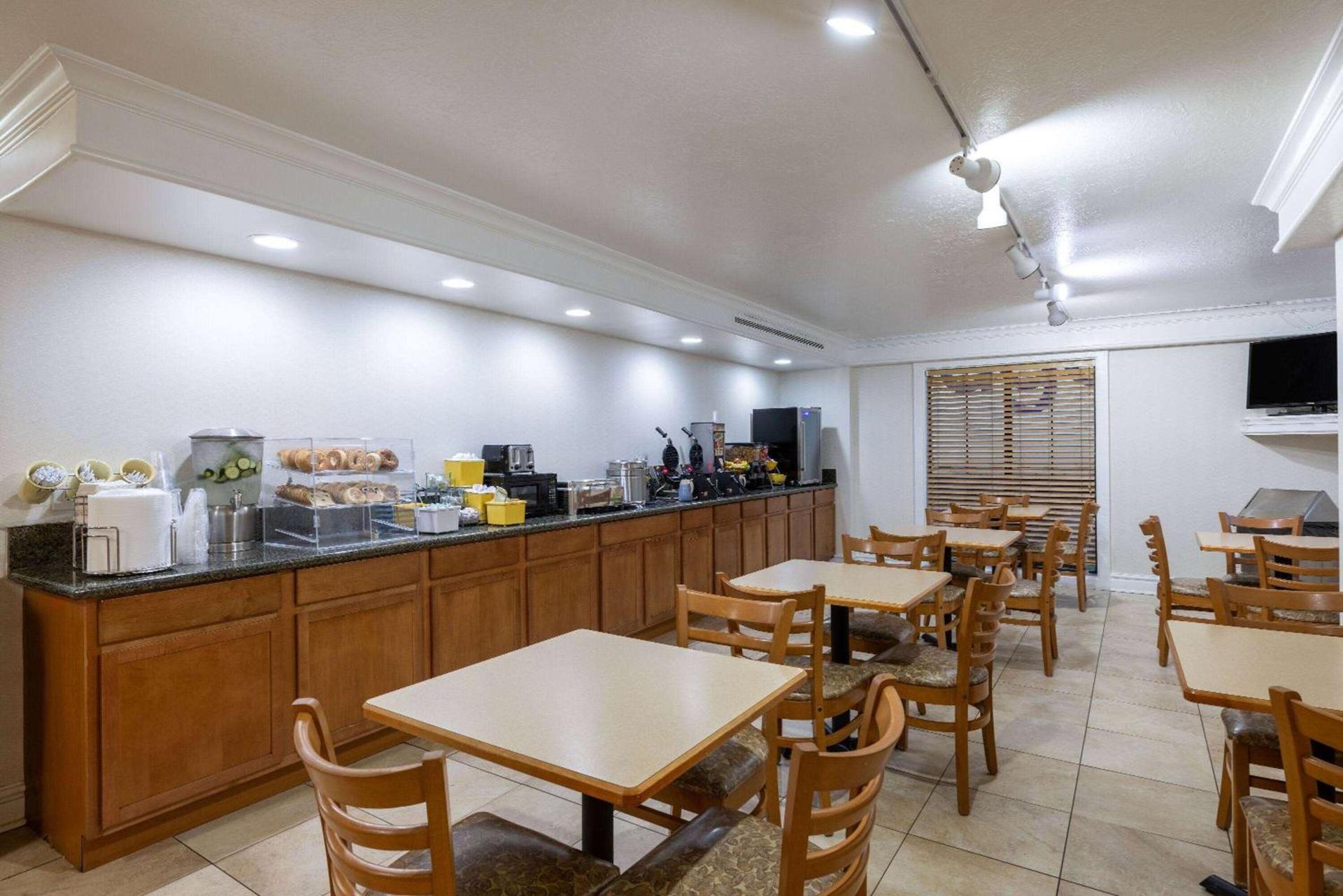 Days Inn by Wyndham Casper photo 28