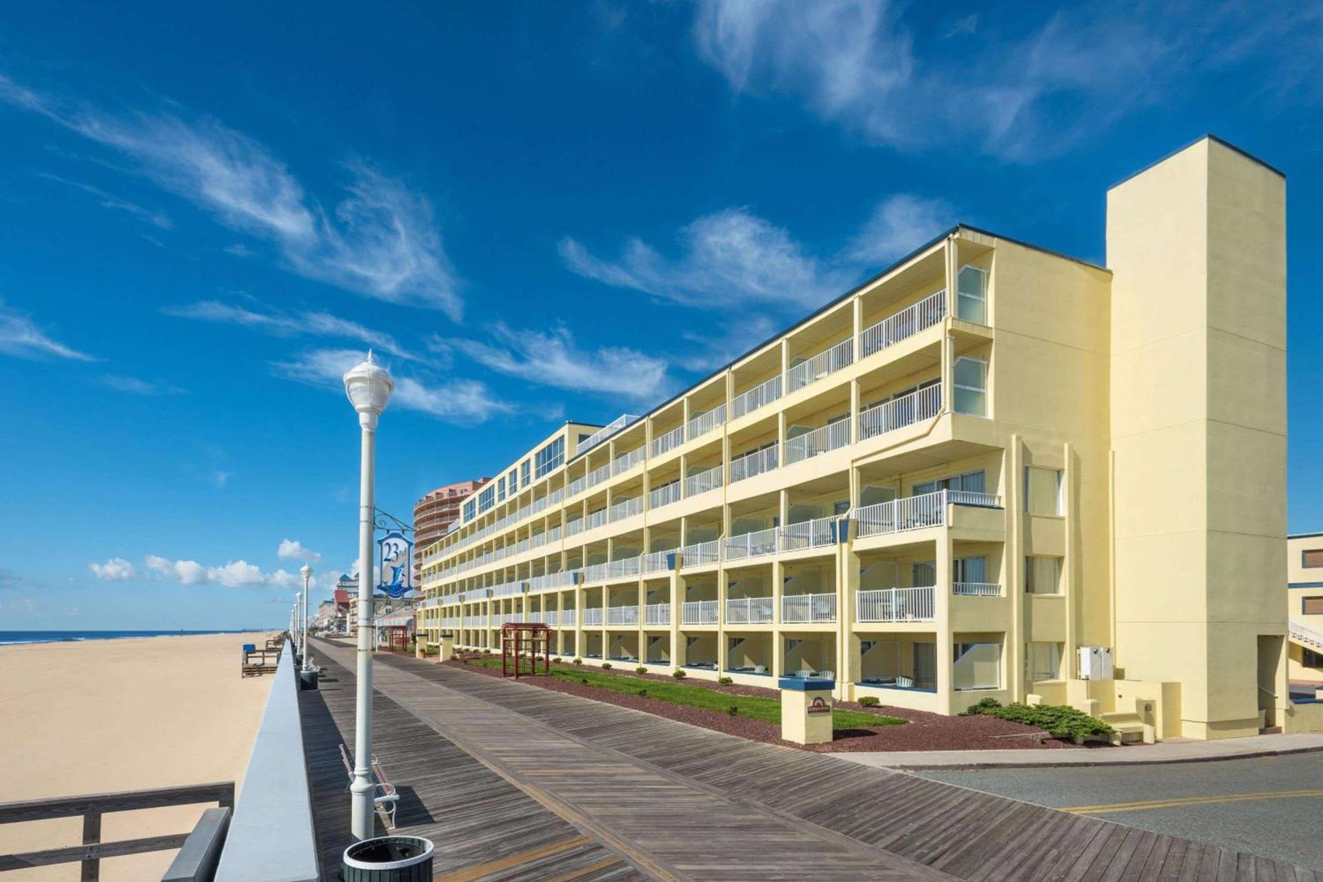 Days Inn by Wyndham Ocean City Oceanfront photo 1