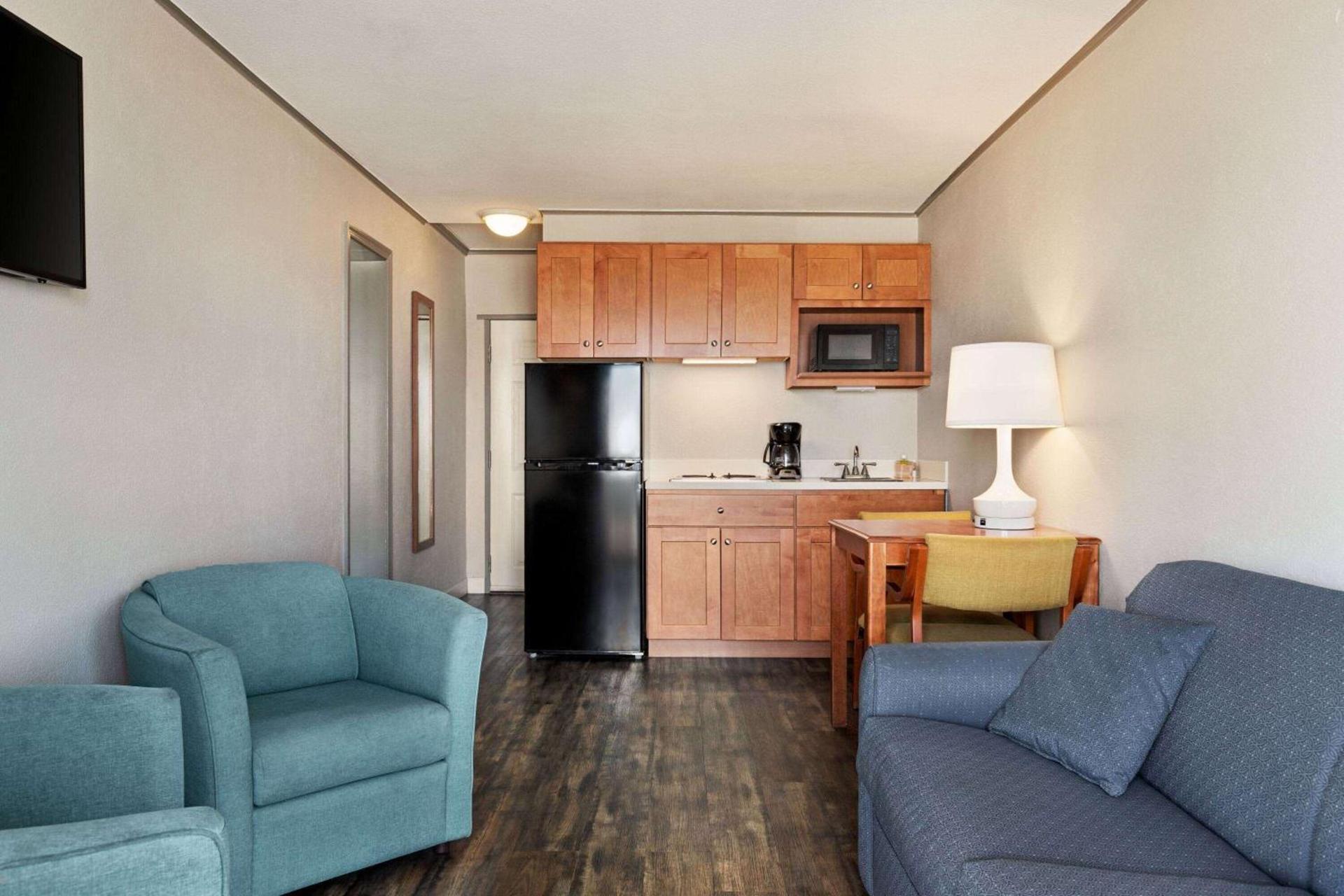 Days Inn by Wyndham Ocean City Oceanfront photo 19